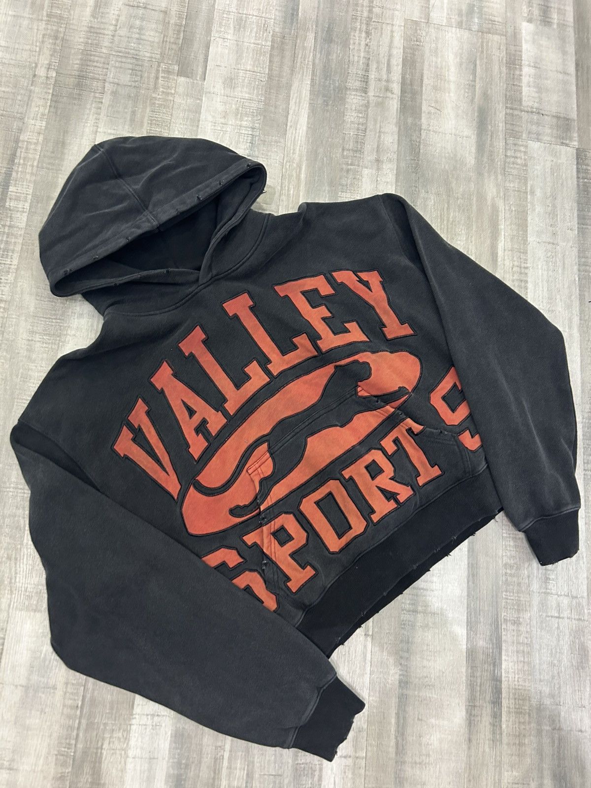 Vale Vale Forever Valley Sports Crest Hoodie Size US XL / EU 56 / 4 - 2 Thumbnail