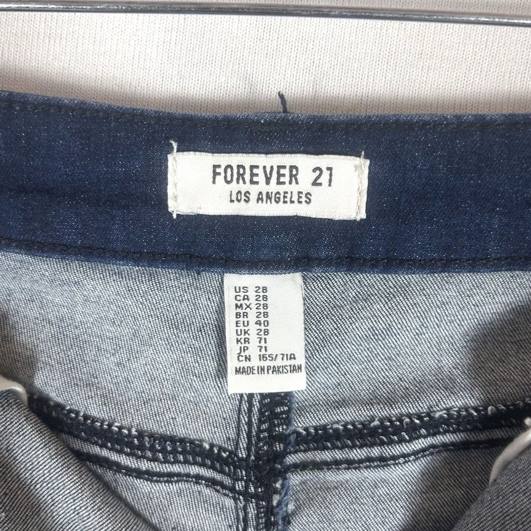 Forever 21 FOREVER 21 Denim Shorts Womens 28 Dark Wash High Rise 2" Inseam NWT Size 28" / US 6 / IT 42 - 3 Thumbnail