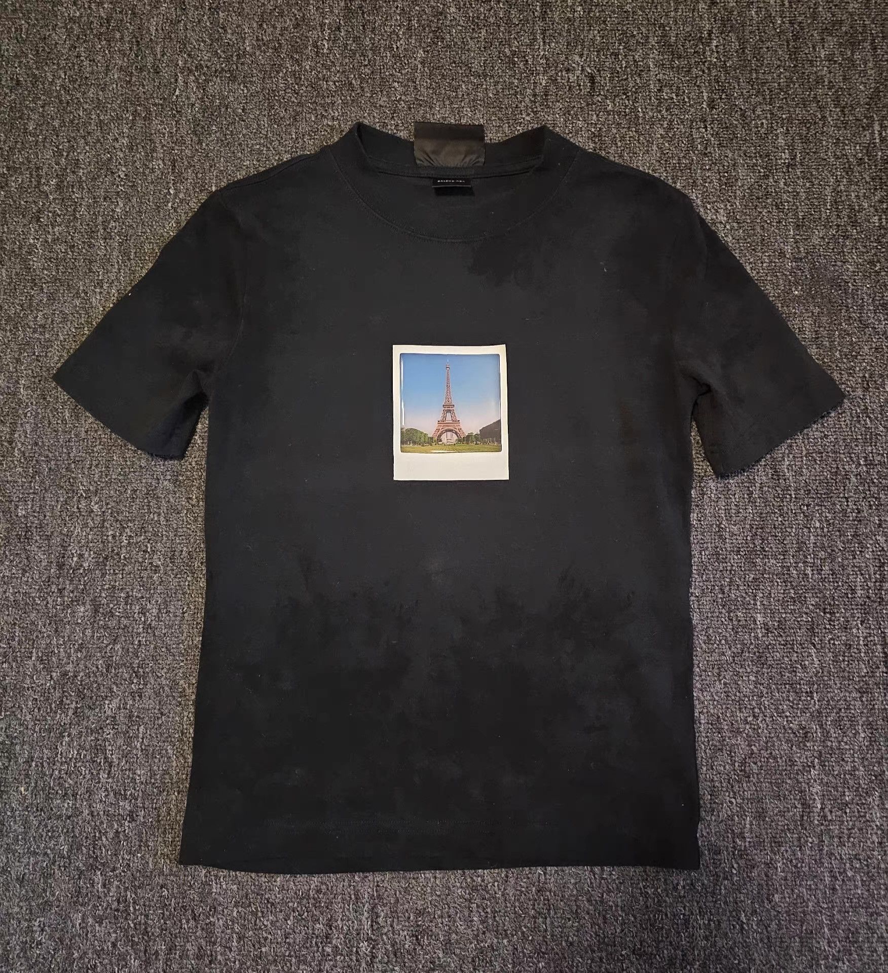 Balenciaga Balenciaga Women's Black Graffiti Short Sleeve T-shirt Size US M / EU 48-50 / 2 - 1 Thumbnail
