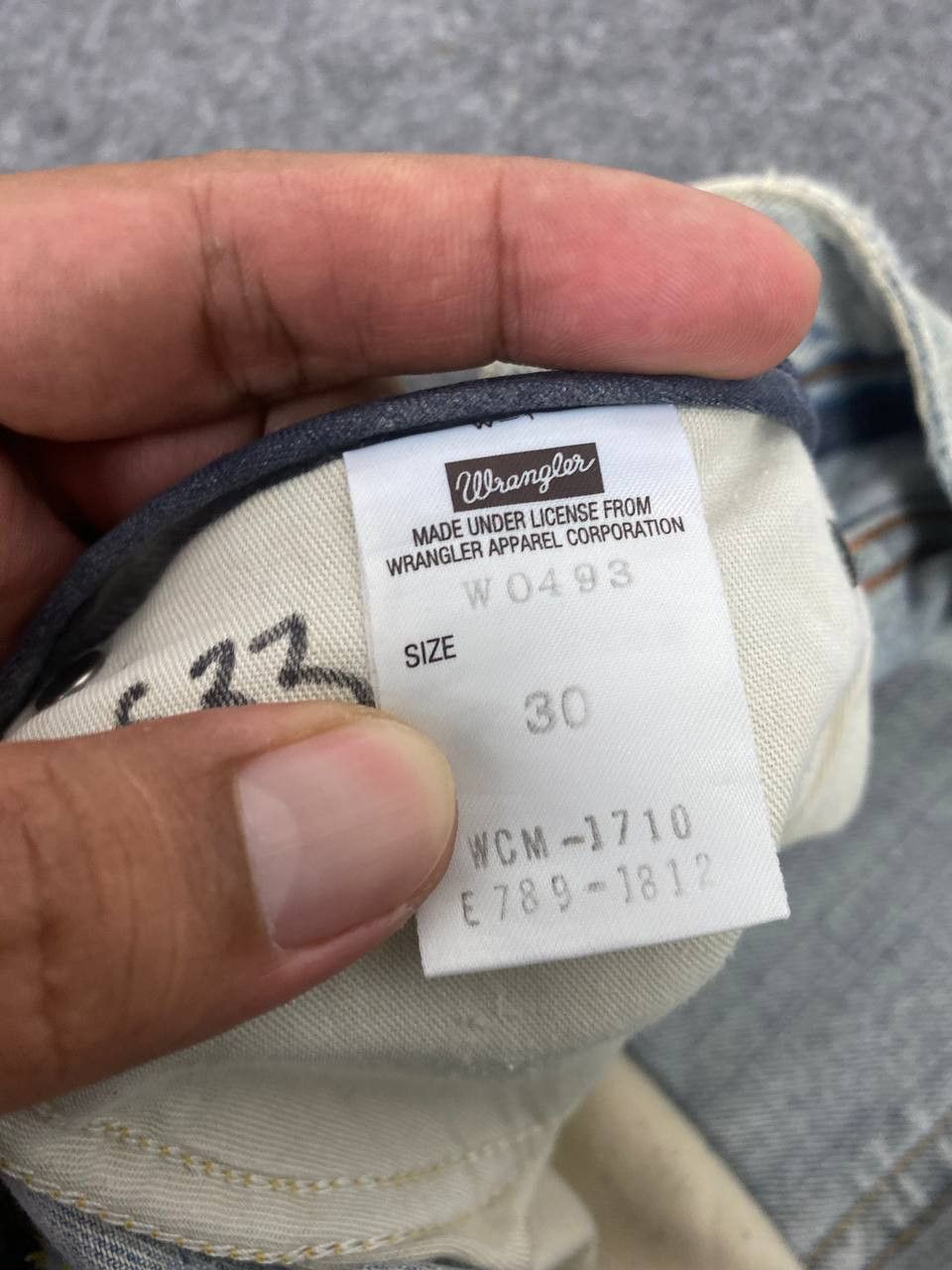 Wrangler vintage wrangler lightwash distressed denim Size US 33 - 17 Thumbnail