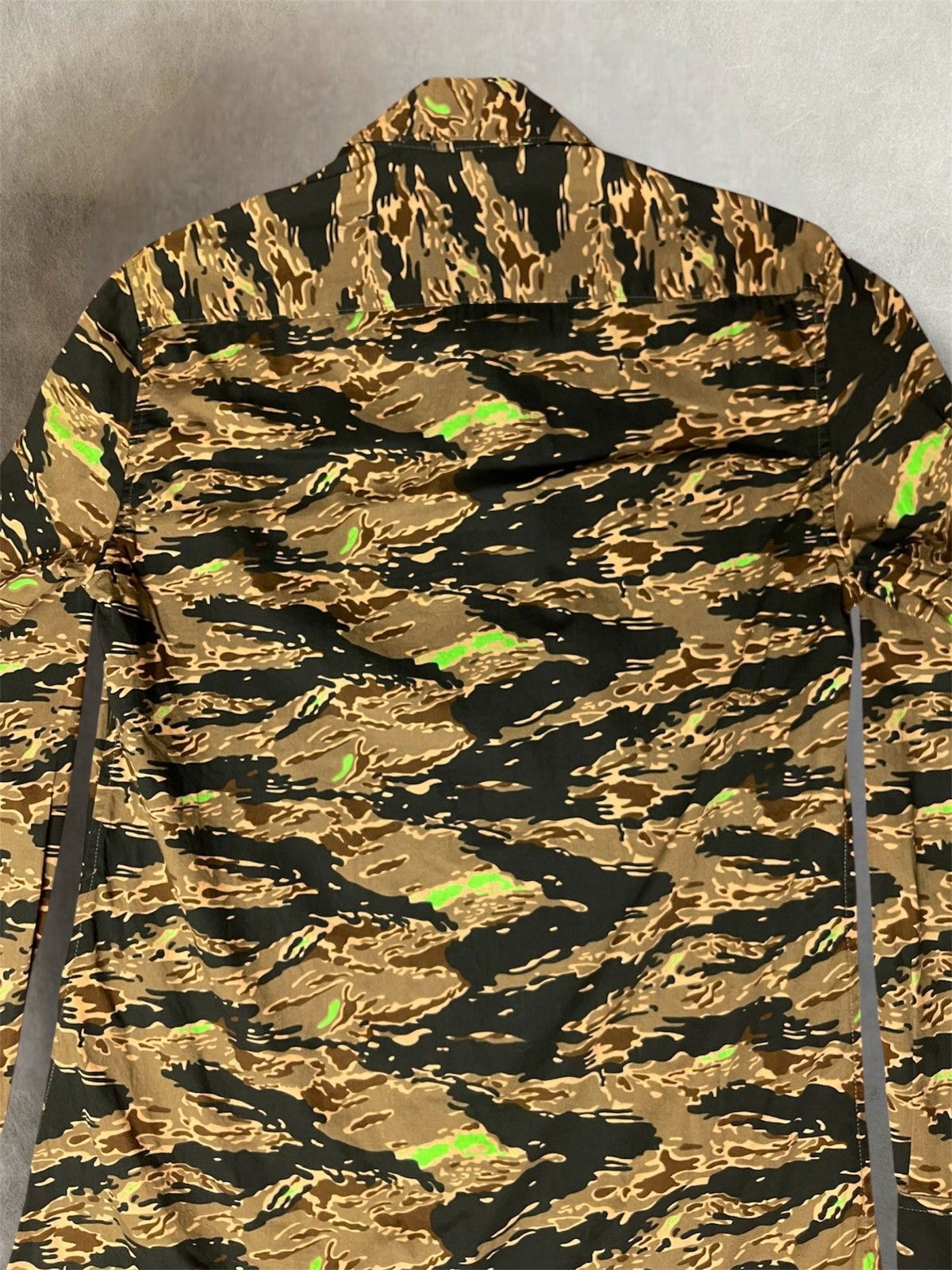 Undercover SS2001 Undercover dessert neon camo button down shirt Size US M / EU 48-50 / 2 - 8 Thumbnail