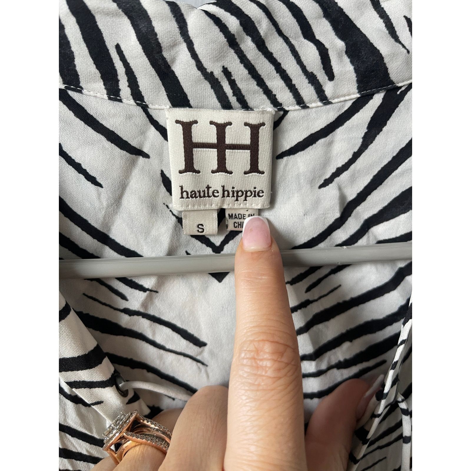 Designer × Haute Hippie Haute Hippie Zebra Print Silk Crepe de Cine Blouse Size S / US 4 / IT 40 - 4 Thumbnail