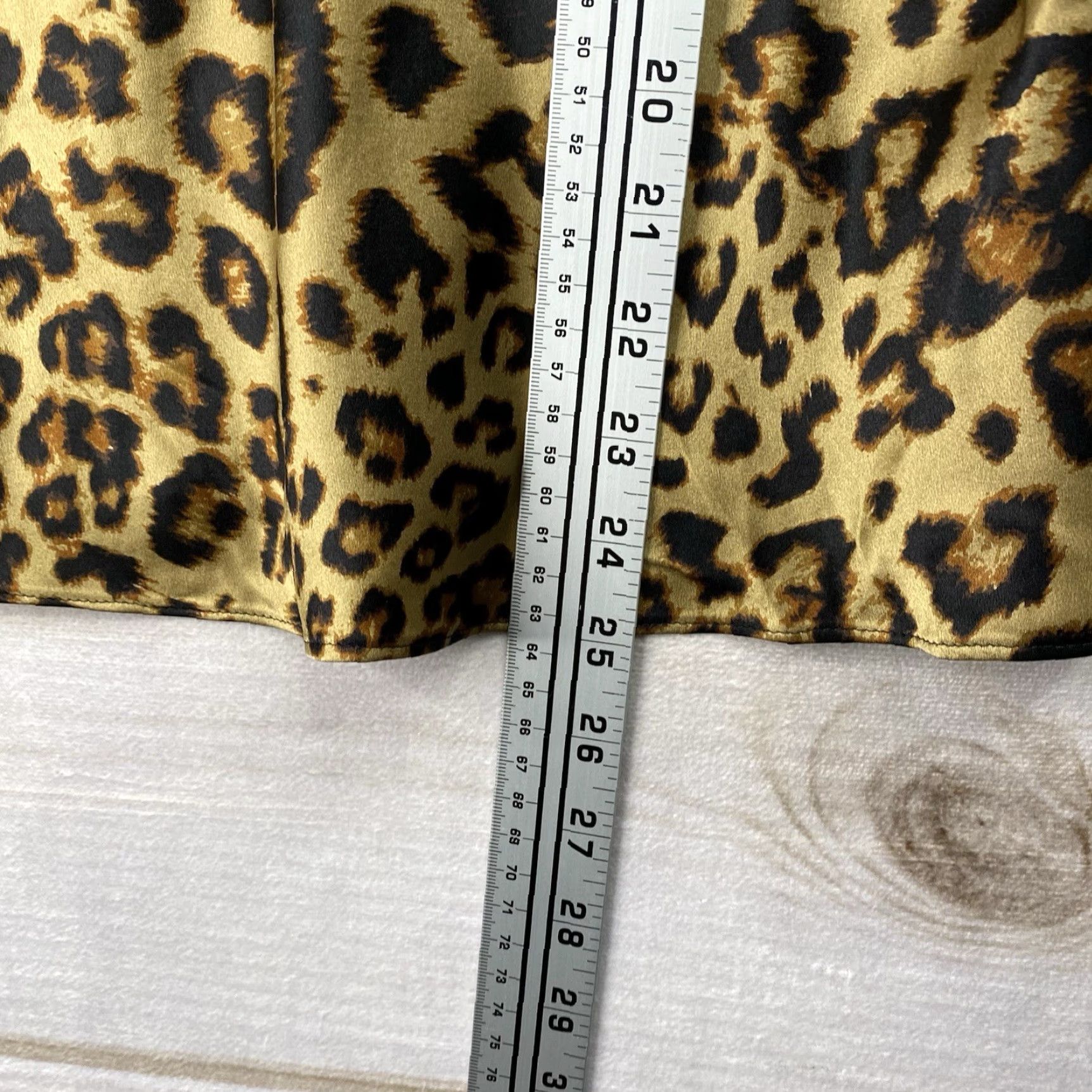 Banana Republic Banana Republic Silk Cami Tank Top Womens XS Leopard Print Adjustable Straps Vintage Silk Camisole Womens XS Leopard Brown Animal 90s? Size XS / US 0-2 / IT 36-38 - 4 Thumbnail