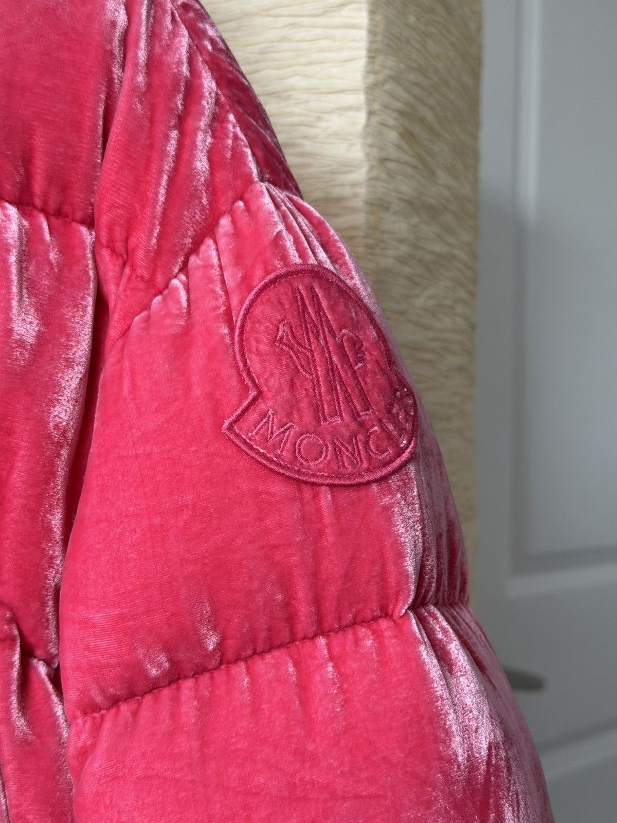 Moncler Moncler Fuchsia Caille Velvet Puffer Jacket Coat Pink Size XS / US 0-2 / IT 36-38 - 8 Thumbnail