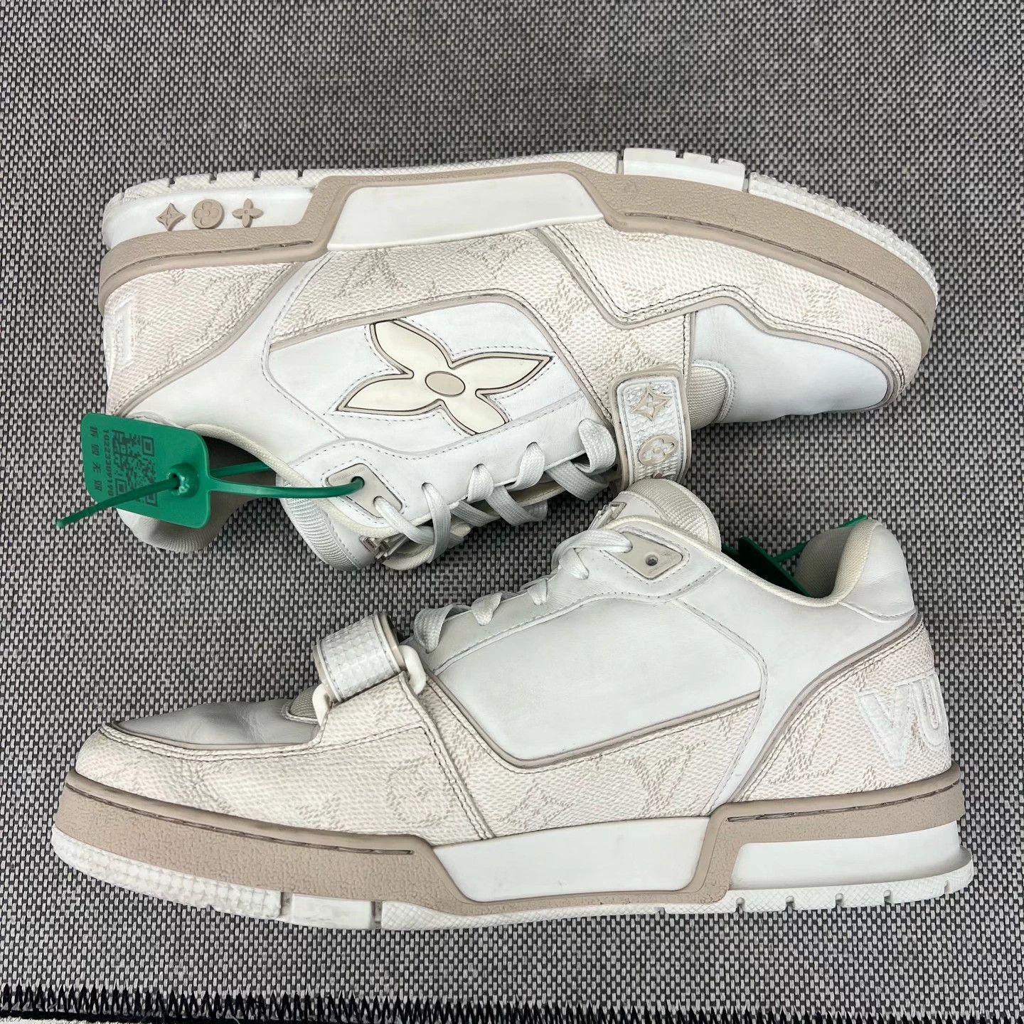 Louis Vuitton LV Trainer Beige Velcro Strap US8 Like New Size US 9 / EU 42 - 2 Thumbnail