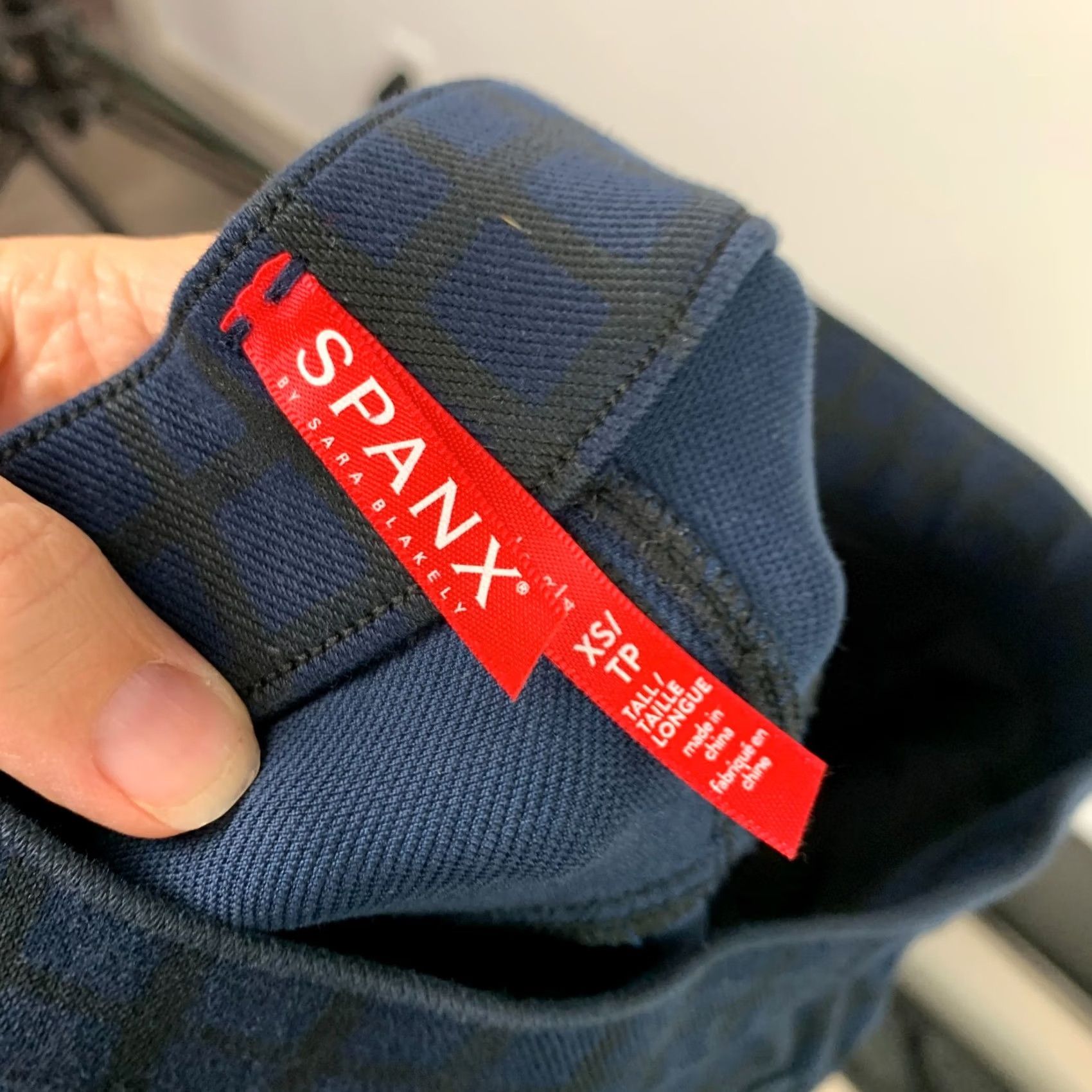 Spanx Spanx Black Plaid Leggings Jeggings XS NWT Activewear Slimming Compression Leggings Women XS Black Small Pattern: Plaid Size 26" / US 2 / IT 38 - 7 Thumbnail