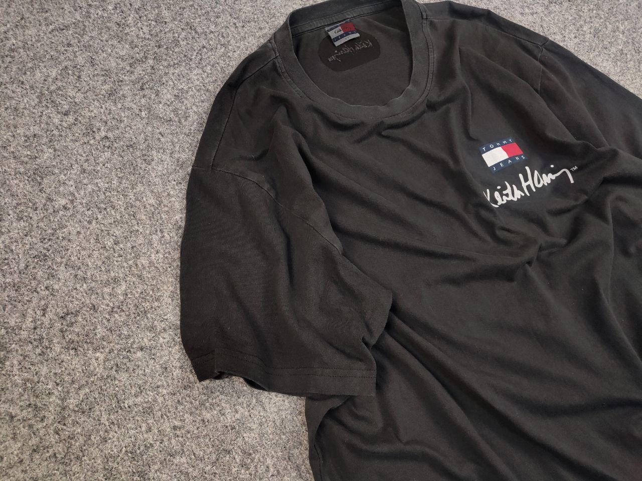 Tommy Hilfiger Tommy Hilfiger Keith Haring oversized Logo Graphite Shirt Size US XL / EU 56 / 4 - 8 Thumbnail