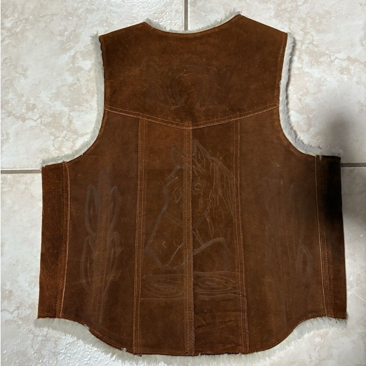 Vintage Vintage 1970s Sherpa Lined Leather Vest Pyrography Graphic Size US M / EU 48-50 / 2 - 2 Thumbnail