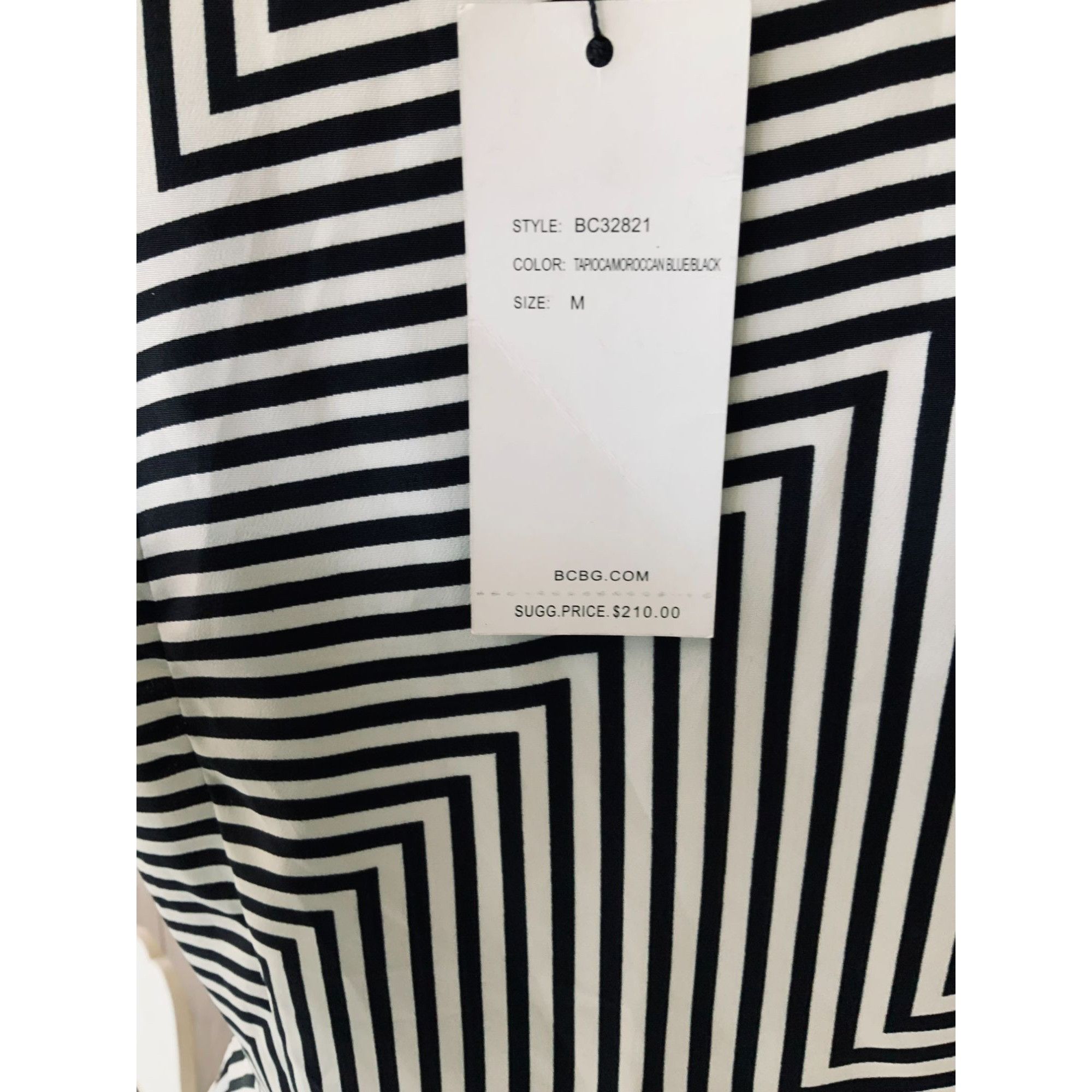 Bcbgmaxazria BCBGMAXAZRIA Womens Short Sleeve Chevron Print NEW Medium Size M / US 6-8 / IT 42-44 - 3 Thumbnail
