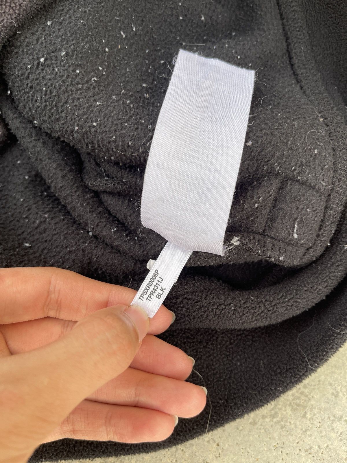 Tommy Hilfiger × Vintage Vintage Faded Black Tommy Hilfiger Zip Up Fleece Size US M / EU 48-50 / 2 - 12 Thumbnail
