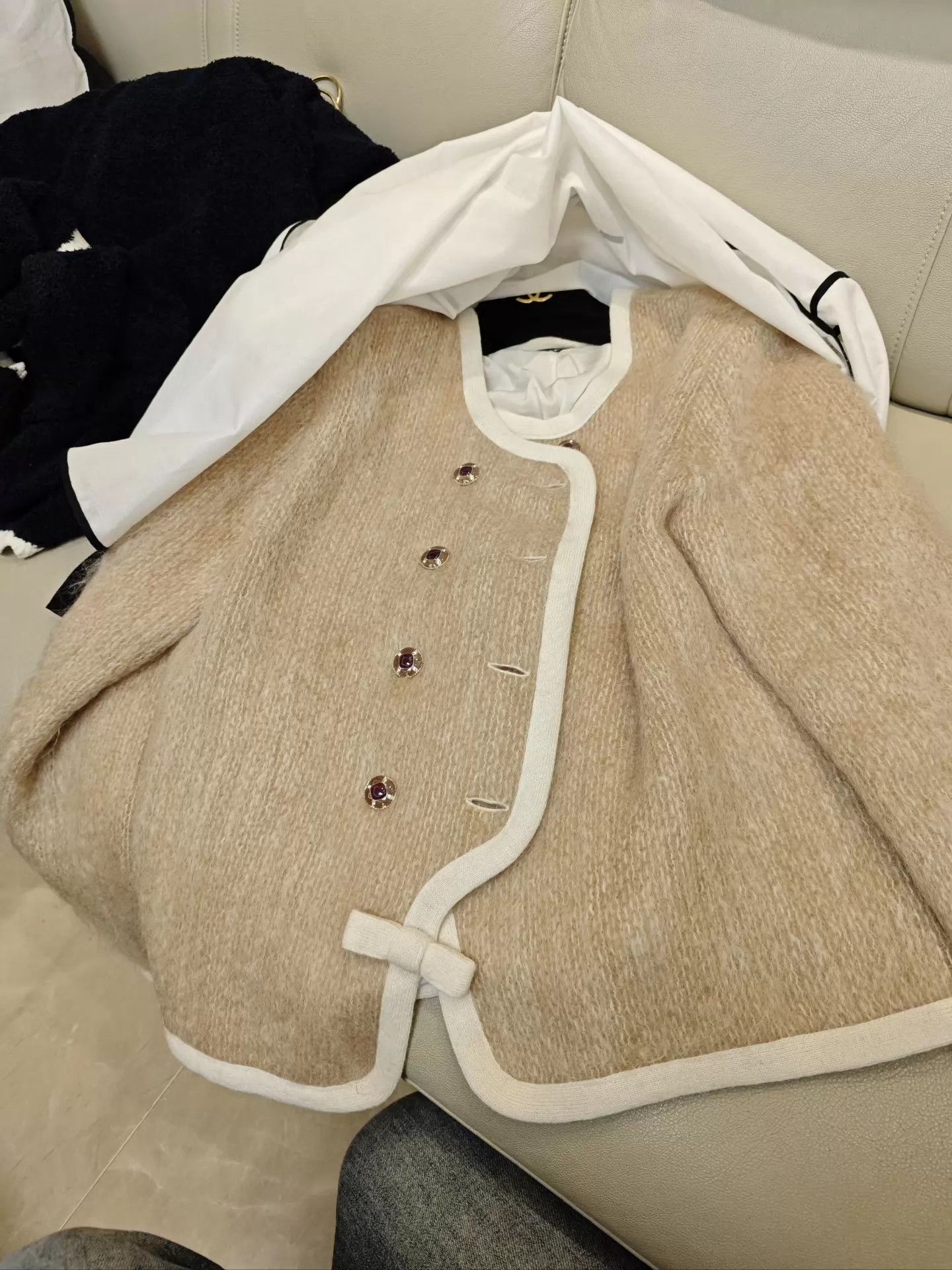 Chanel Chanel Khaki Mohair Jacket Size 40 Size M / US 6-8 / IT 42-44 - 1 Thumbnail