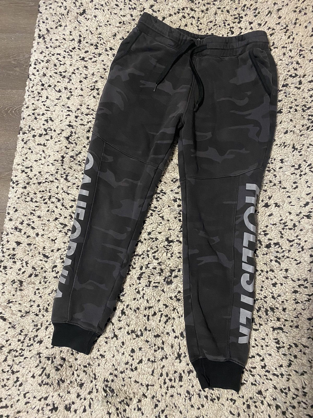 Hollister Dark Camo Hollister Cali Sweatpants Size US 30 / EU 46 - 1 Thumbnail