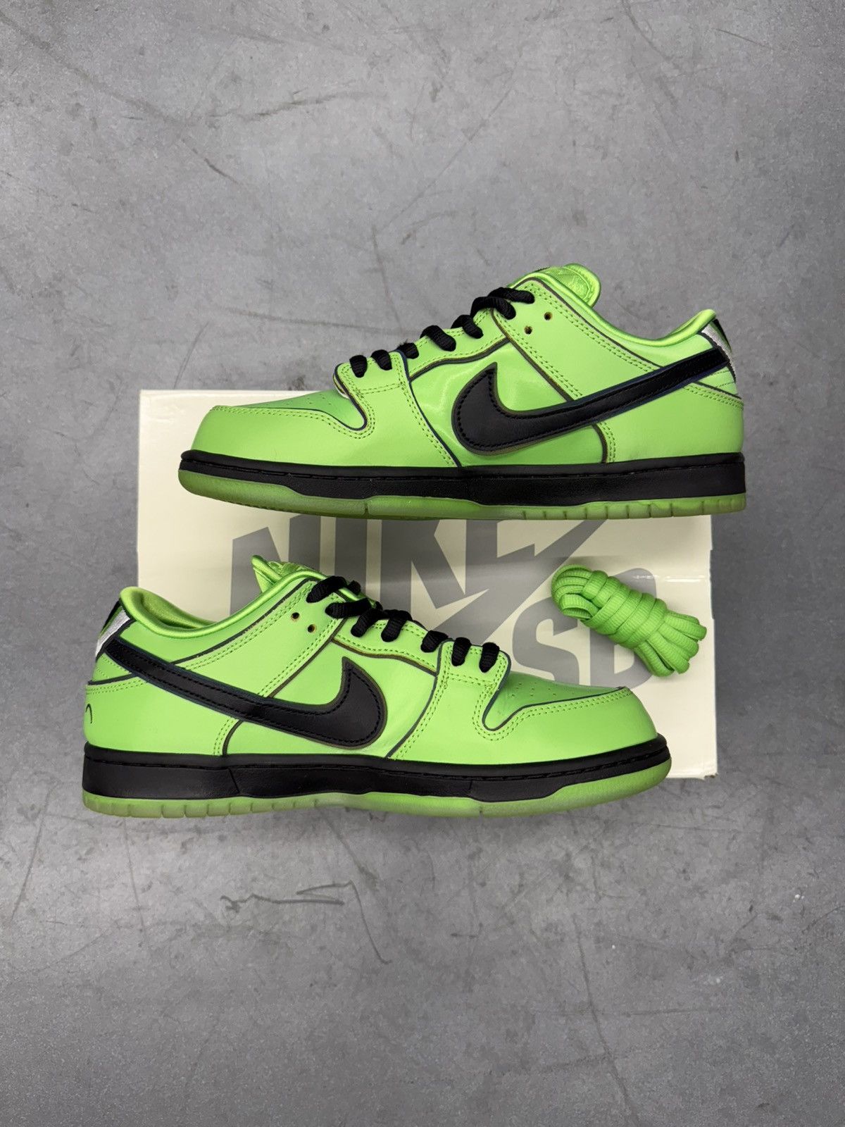 Nike 2023 Nike SB Dunk Low The Powerpuff Girls Buttercup Size US 10 / EU 43 - 2 Thumbnail