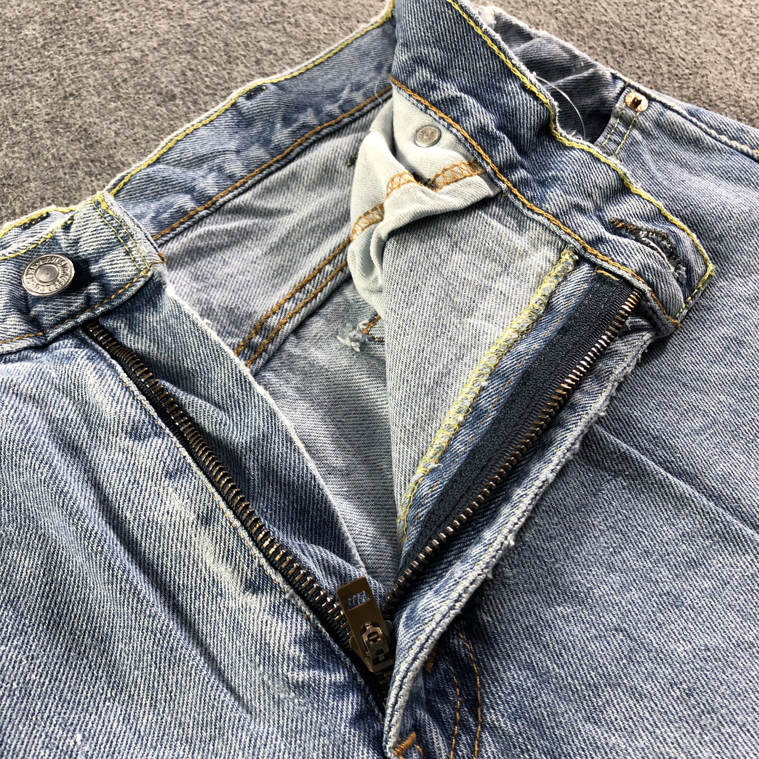Levi's Vintage Blue Wash Levis 517 Jeans-J3532 Size US 33 - 11 Thumbnail