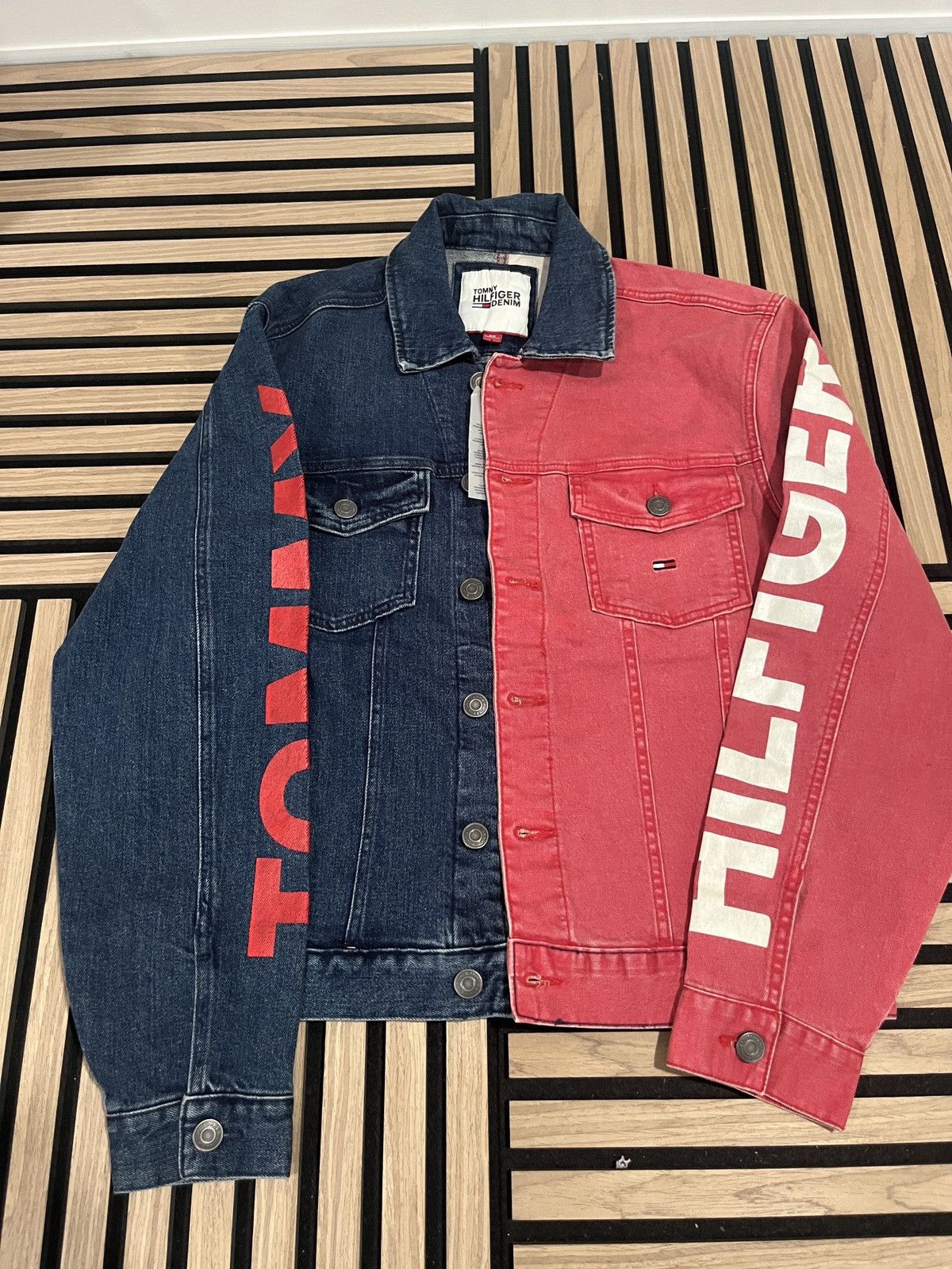 Tommy Hilfiger Vintage Tommy Hilfiger Men Red Blue Denim Button Size US S / EU 44-46 / 1 - 1 Thumbnail