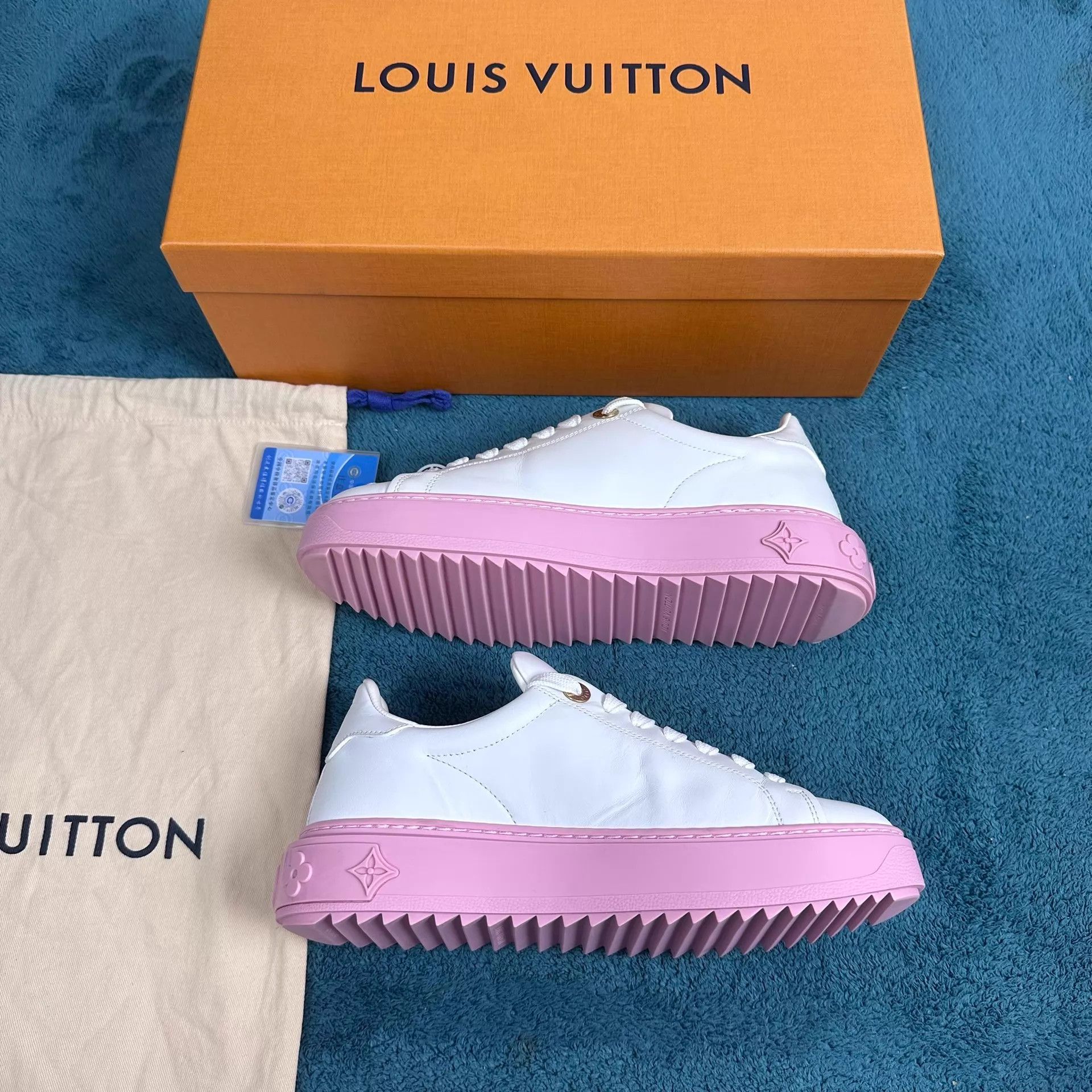 Louis Vuitton LV Time Out Low-Top Leather Sneaker White & Pink Size US 5 / IT 35 - 3 Thumbnail