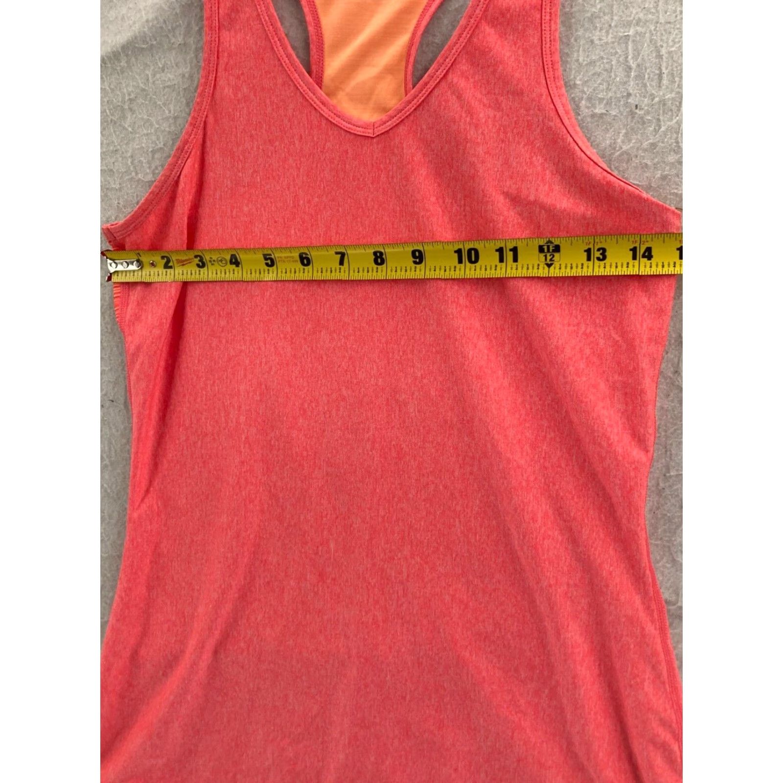 Under Armour Under Armour Shirt Womens Small Pink Fitted Heatgear Tank Top Size S / US 4 / IT 40 - 2 Thumbnail