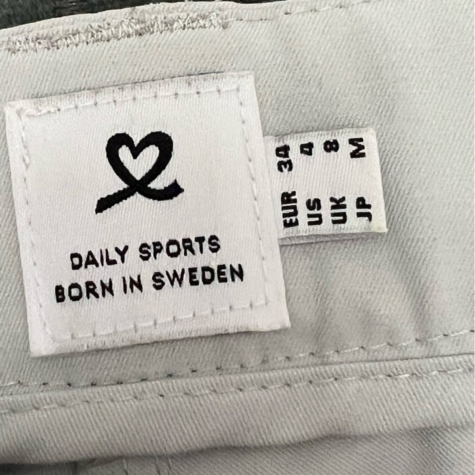 Bossi Sportswear Daily Sports Sweden Women’s 4 Silver Performance Golf Shorts Size 27" / US 4 / IT 40 - 5 Thumbnail
