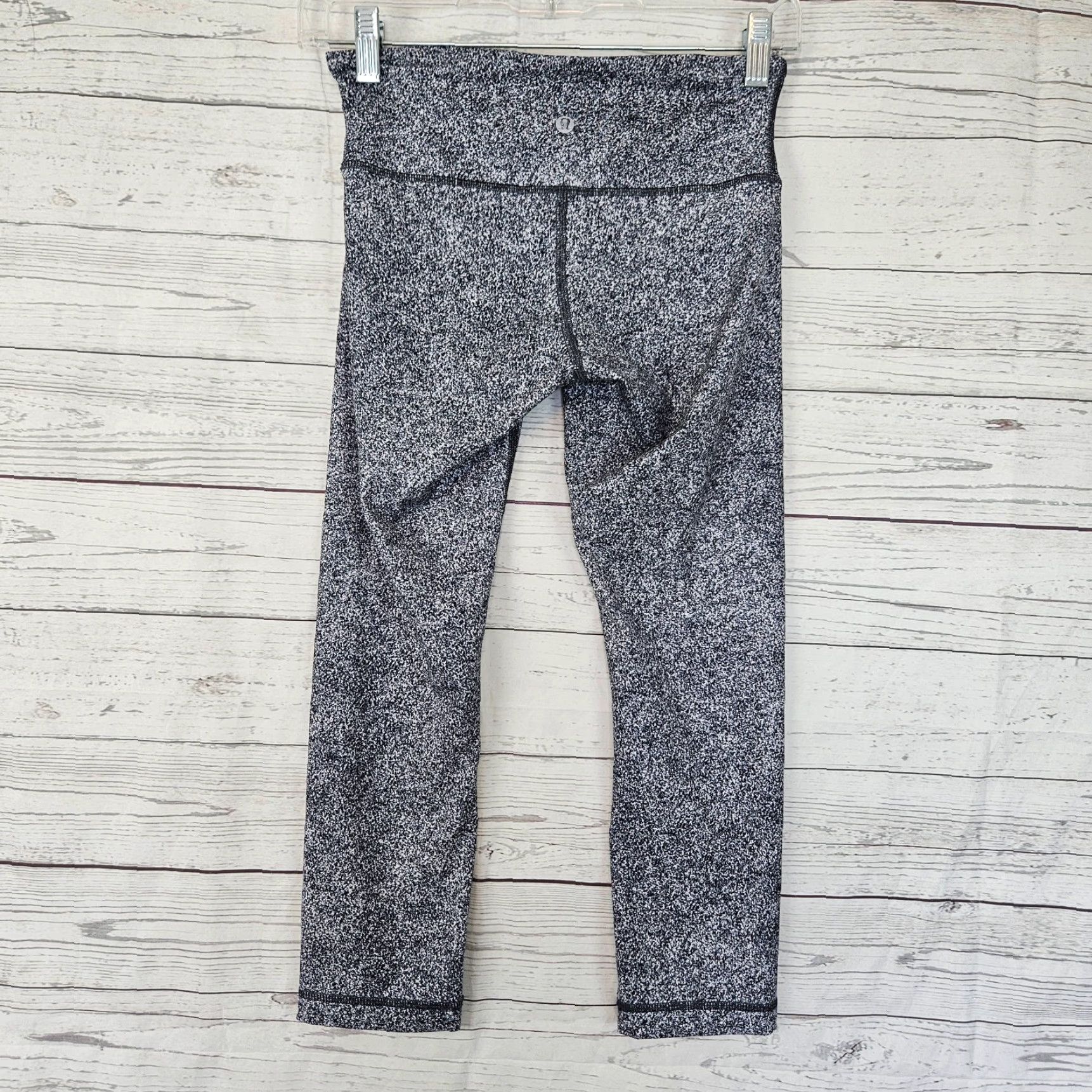 Lululemon Lululemon Leggings Capri Women 4 Gray White Speckled Low Rise Activewear Women's Capri Size 4 Size 27" / US 4 / IT 40 - 3 Thumbnail