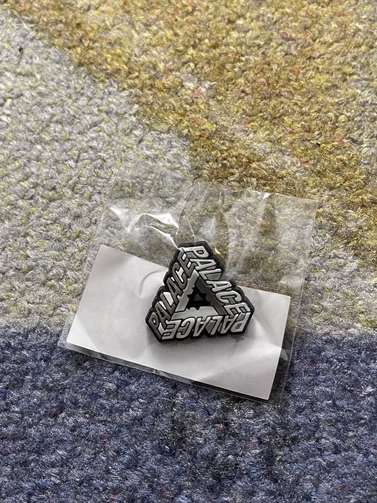 Palace Palace P3 Tri Ferg Pin Size ONE SIZE - 1 Thumbnail