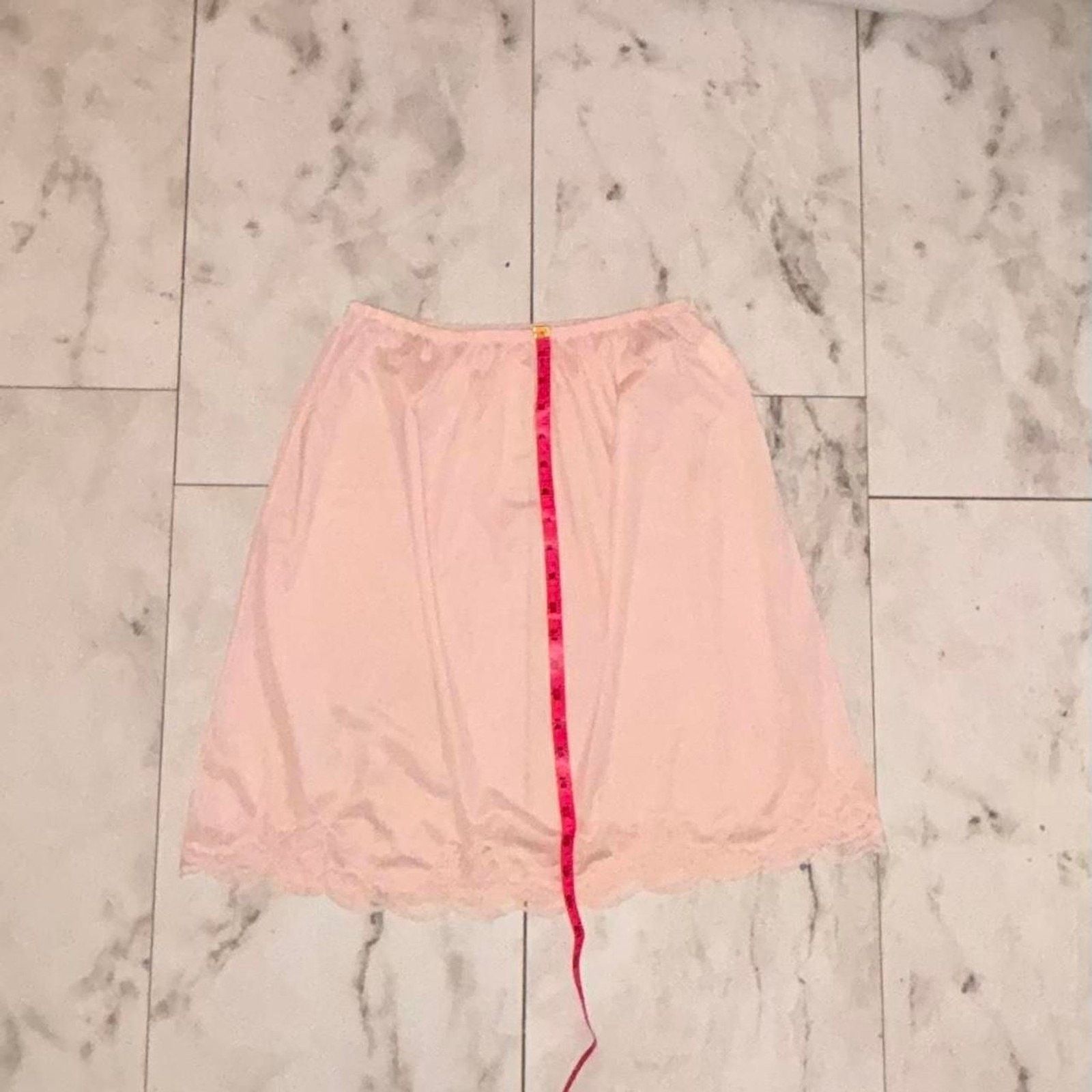 Anthropologie Baby Pink Slip Skirt With Lace Trim Sz L Size 34" / US 12 / IT 48 - 8 Thumbnail