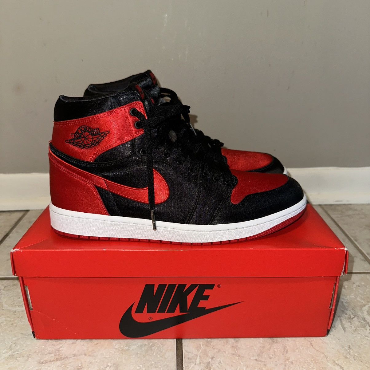 Jordan Brand Jordan 1 Retro High OG Satin Bread Size US 10.5 / EU 43-44 - 1 Thumbnail