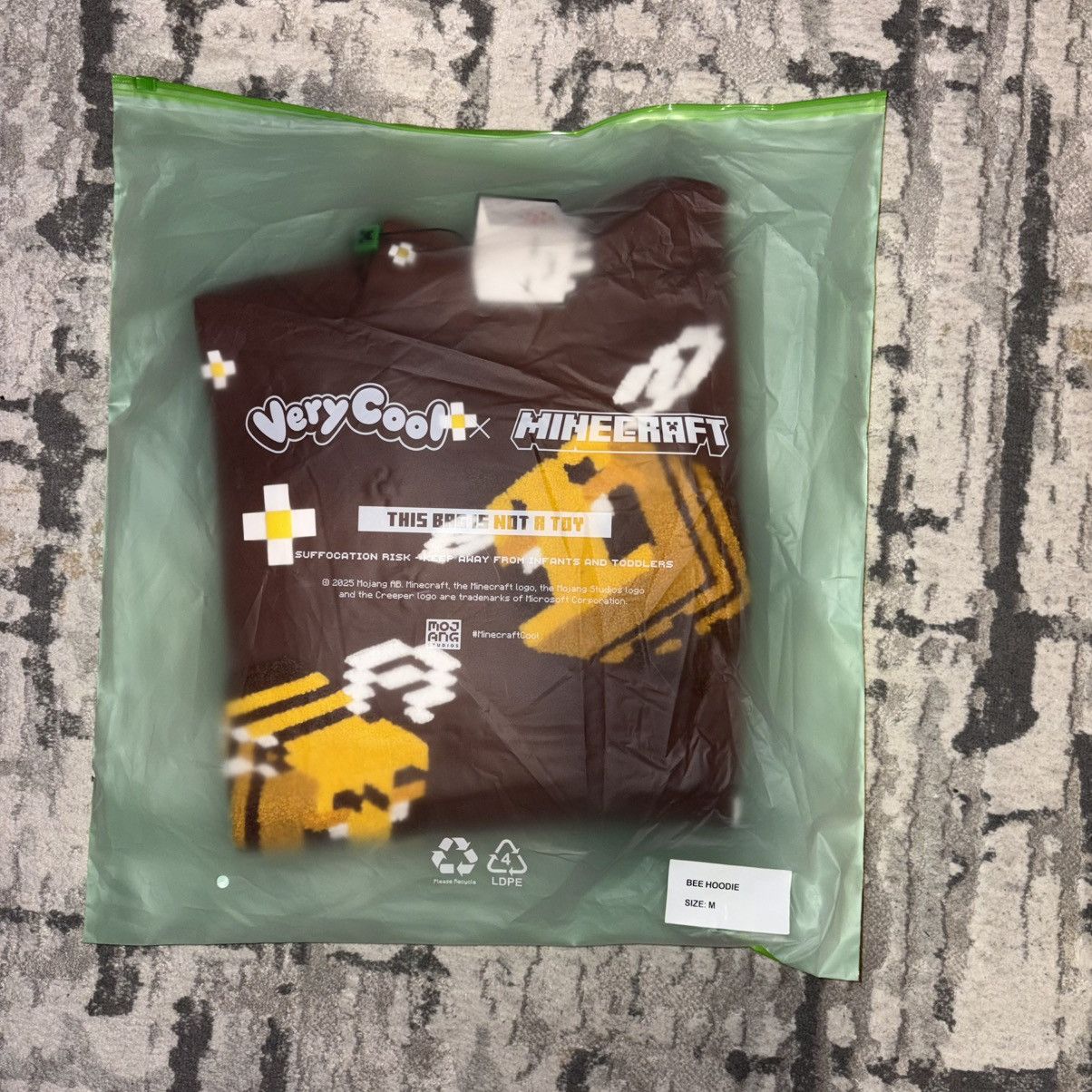 Cool Shirtz The Bee Hoodie | Very Cool x Minecraft Size US M / EU 48-50 / 2 - 3 Thumbnail