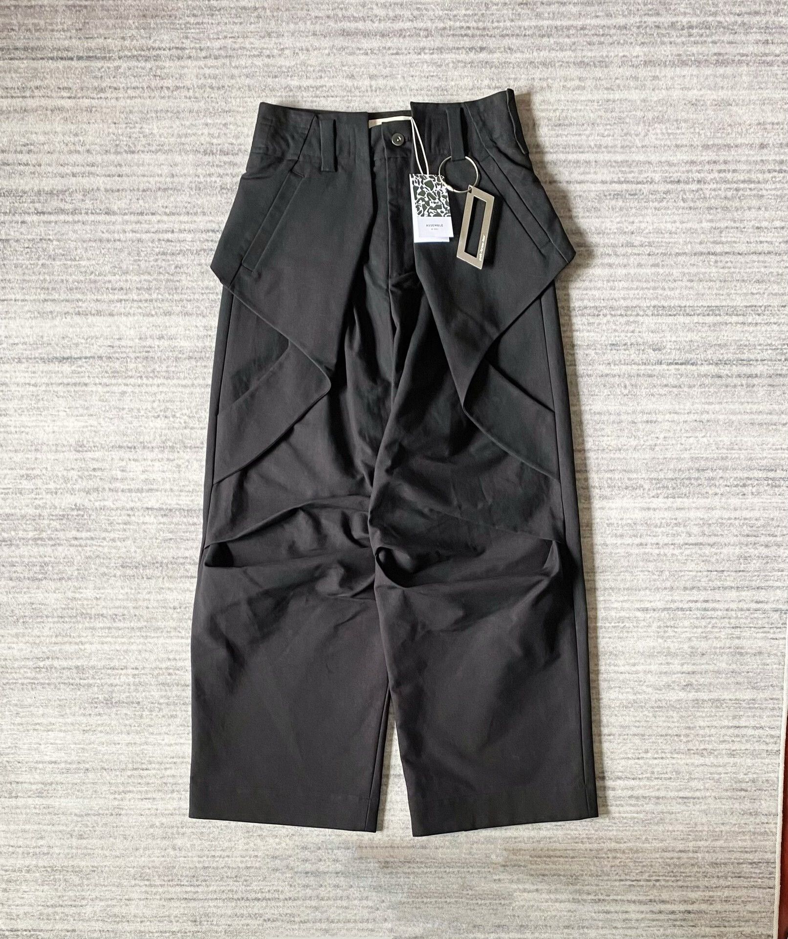 pet-tree-kor Black Wide-Leg Trousers with Unique Design Size 42" / US 20 - 1 Thumbnail