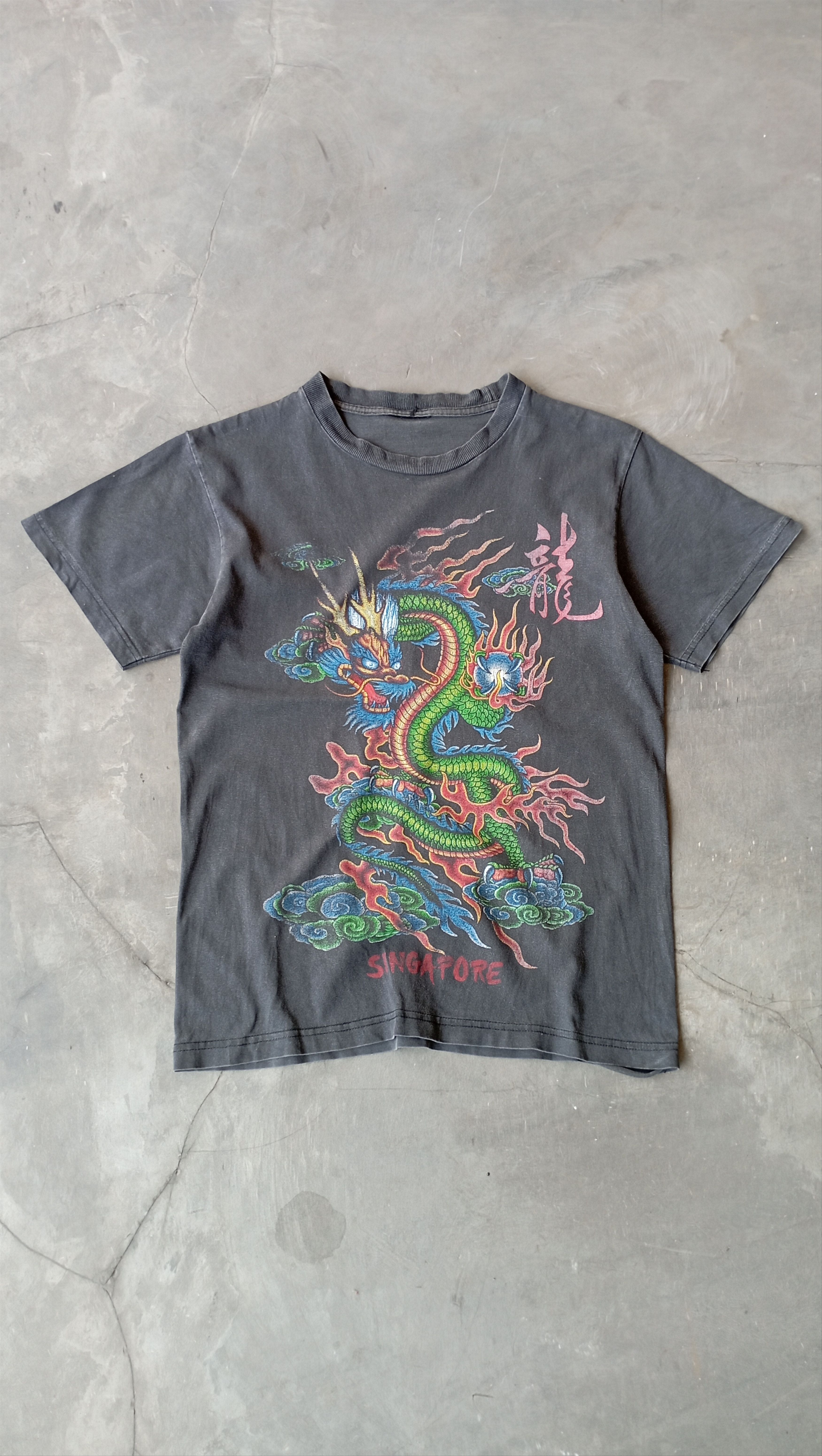 Vintage 90's y2k dragon faded shirt