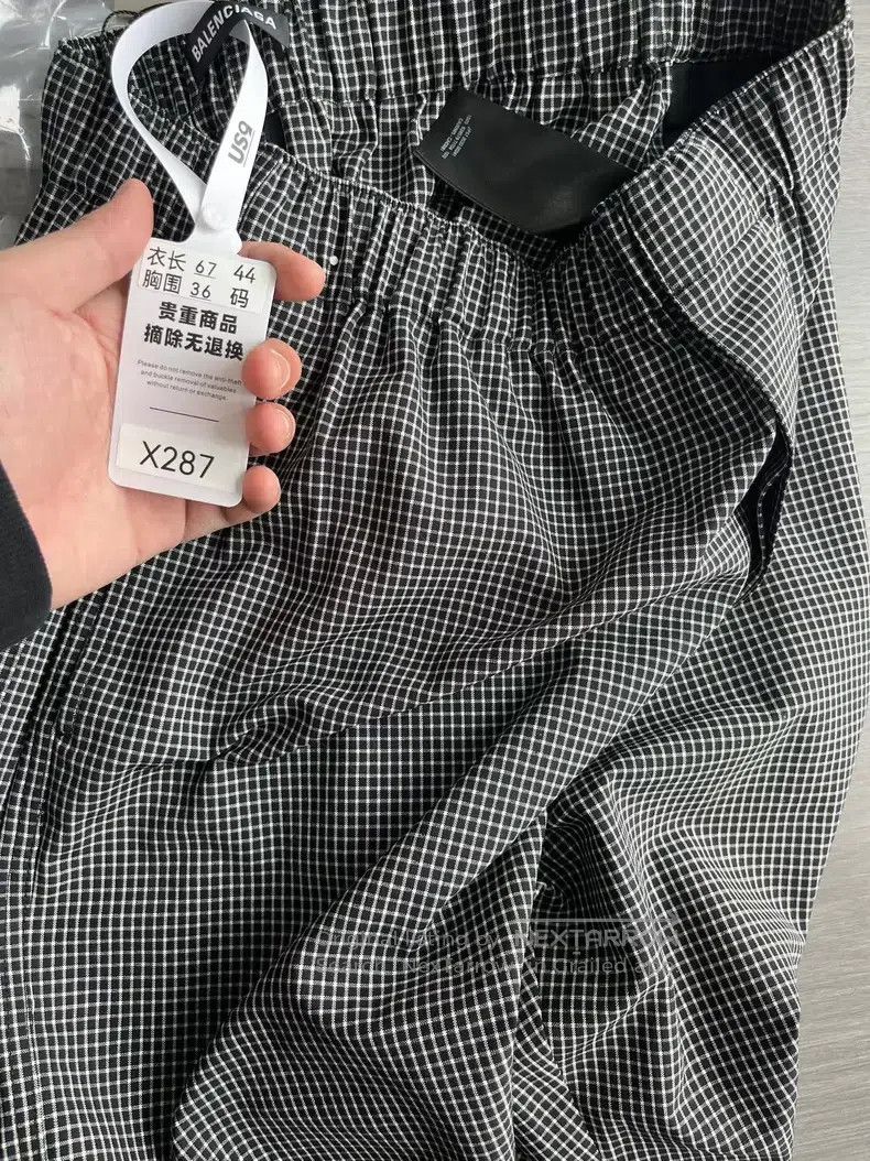 Balenciaga Balenciaga Back Pocket Embroidered Wool Casual Shorts Size US 28 / EU 44 - 8 Thumbnail
