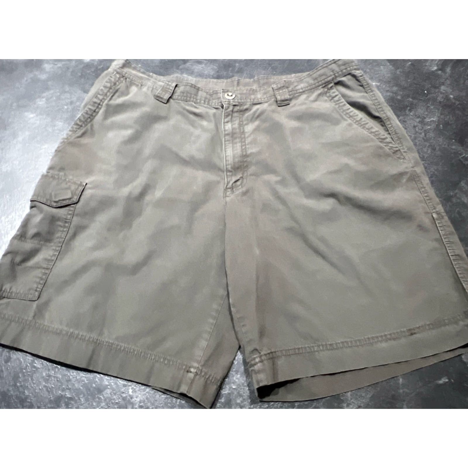 Vintage Columbia Cargo Shorts Mens 38W 9L Green Gray Outdoor Pockets Cotton Button Flat Front Regular Inseam 9in Size US 38 / EU 54 - 2 Thumbnail