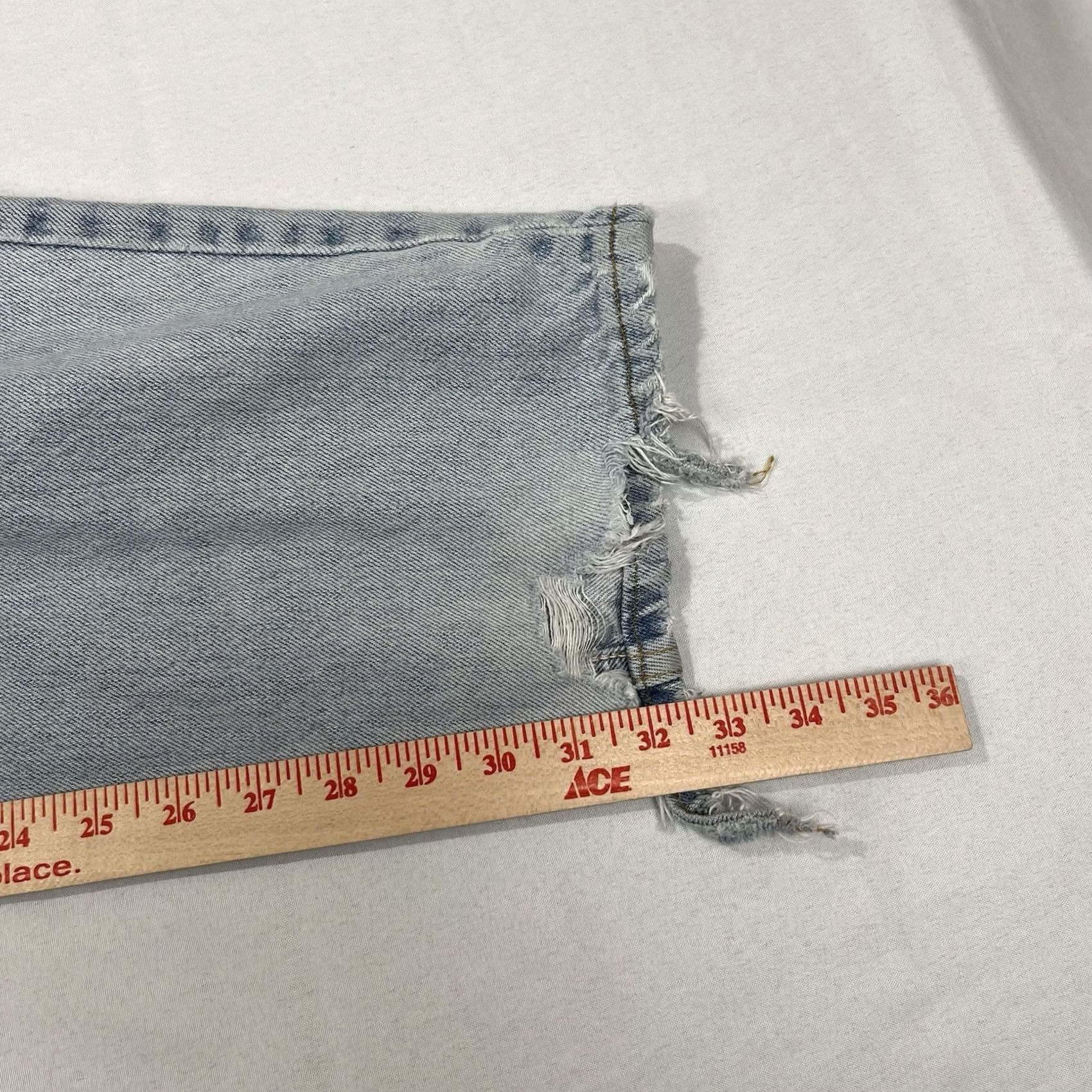 Levi's Vintage Levi'S 560 Loose Fit Straight Leg Jeans - Blue - Medium Wash 36x34 Size US 36 / EU 52 - 6 Thumbnail