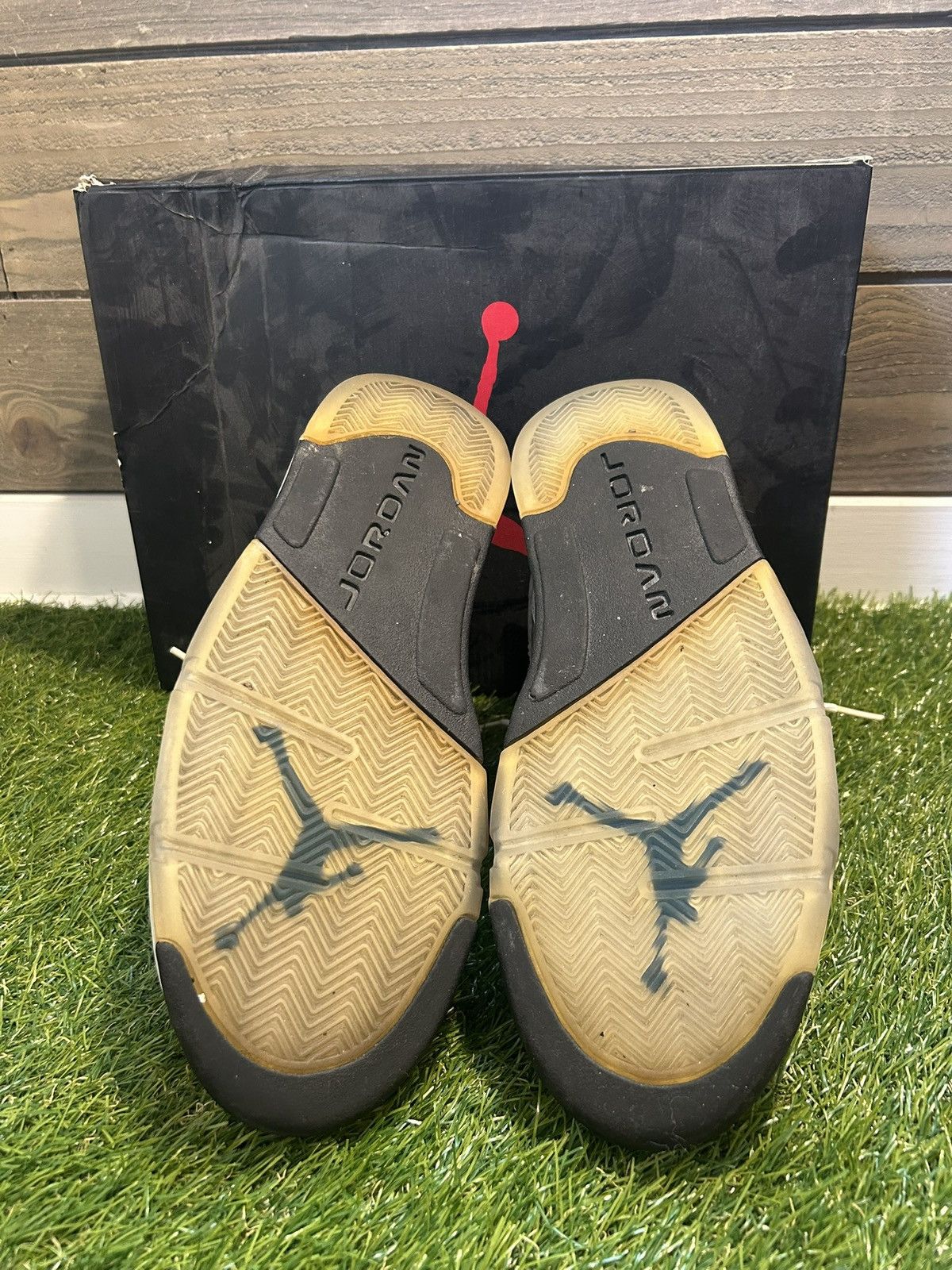 Nike Jordan 5 Laney Size 11 w/og box Size US 11 / EU 44 - 7 Thumbnail
