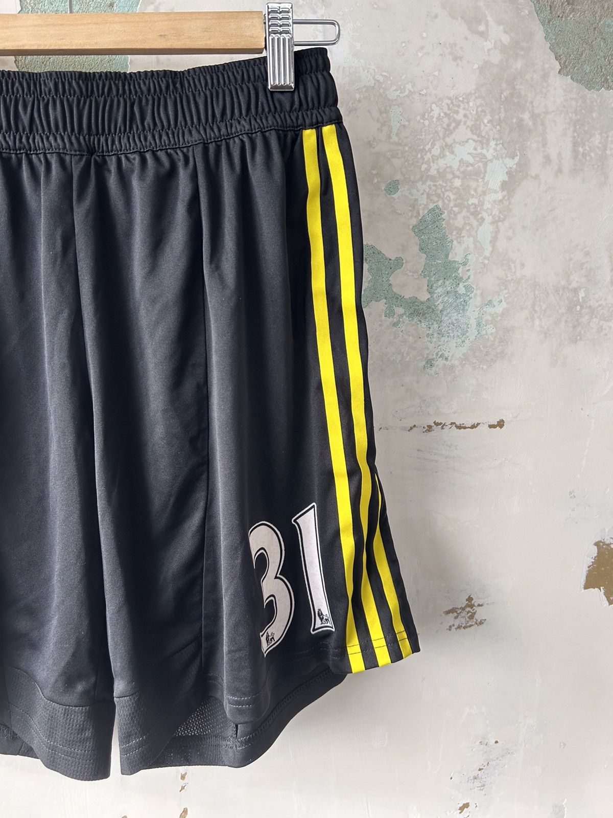 Adidas × Chelsea Soccer ADIDAS VINTAGE CHELSEA SHORTS Size US 32 / EU 48 - 3 Thumbnail