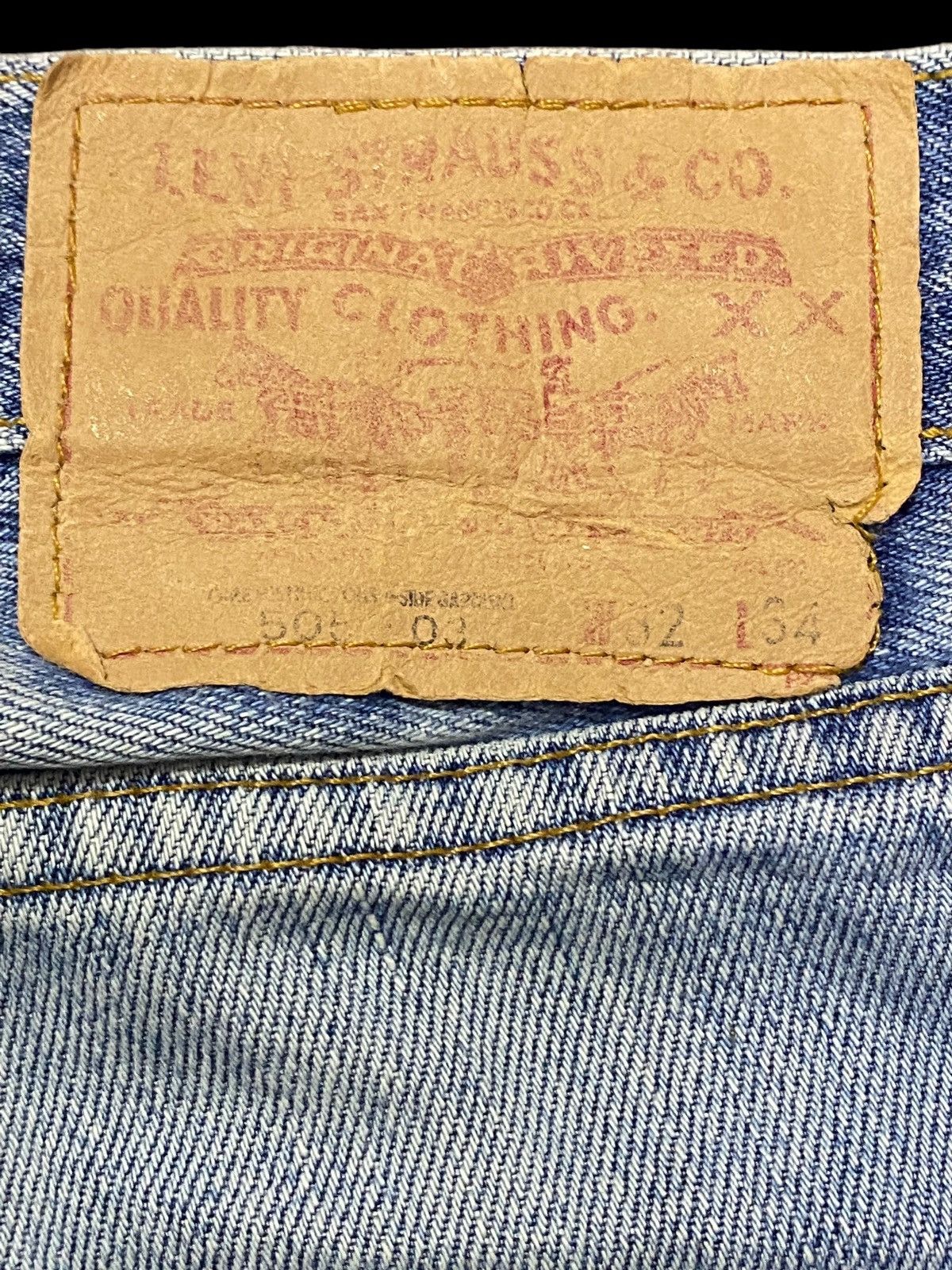 Levi's Vintage Clothing Vintage Levis 505 Y2K Faded Wash Distressed Style Loose Jean Size US 33 - 13 Thumbnail