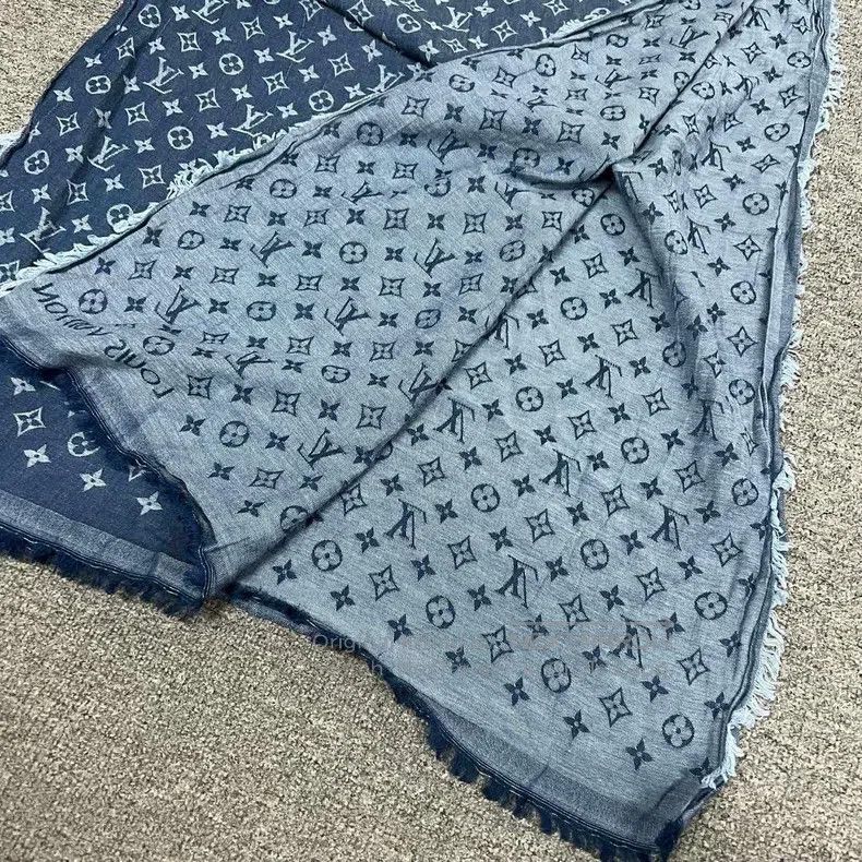 Louis Vuitton Louis Vuitton Cowboy blue full print presbyopic shawl Size ONE SIZE - 3 Thumbnail
