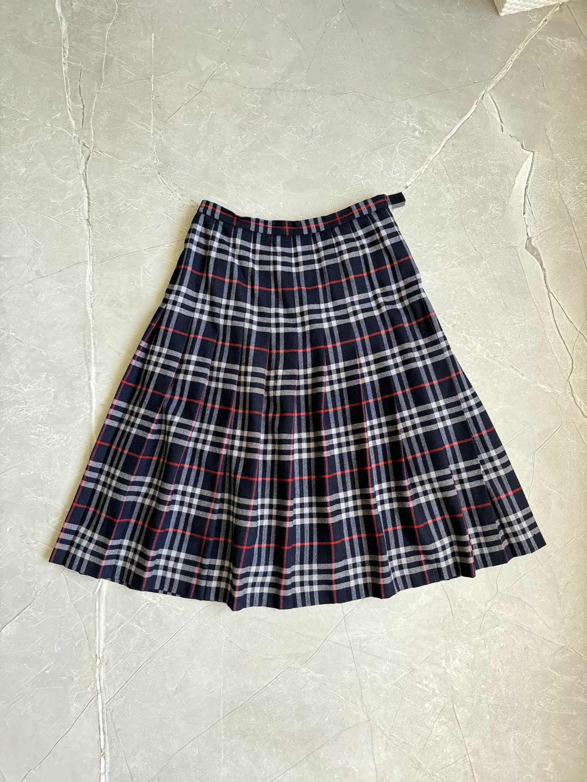 Burberry Vintage Burberrys Wrap Pleated Midi Skirt Navy Size 30" / US 8 / IT 44 - 1 Thumbnail
