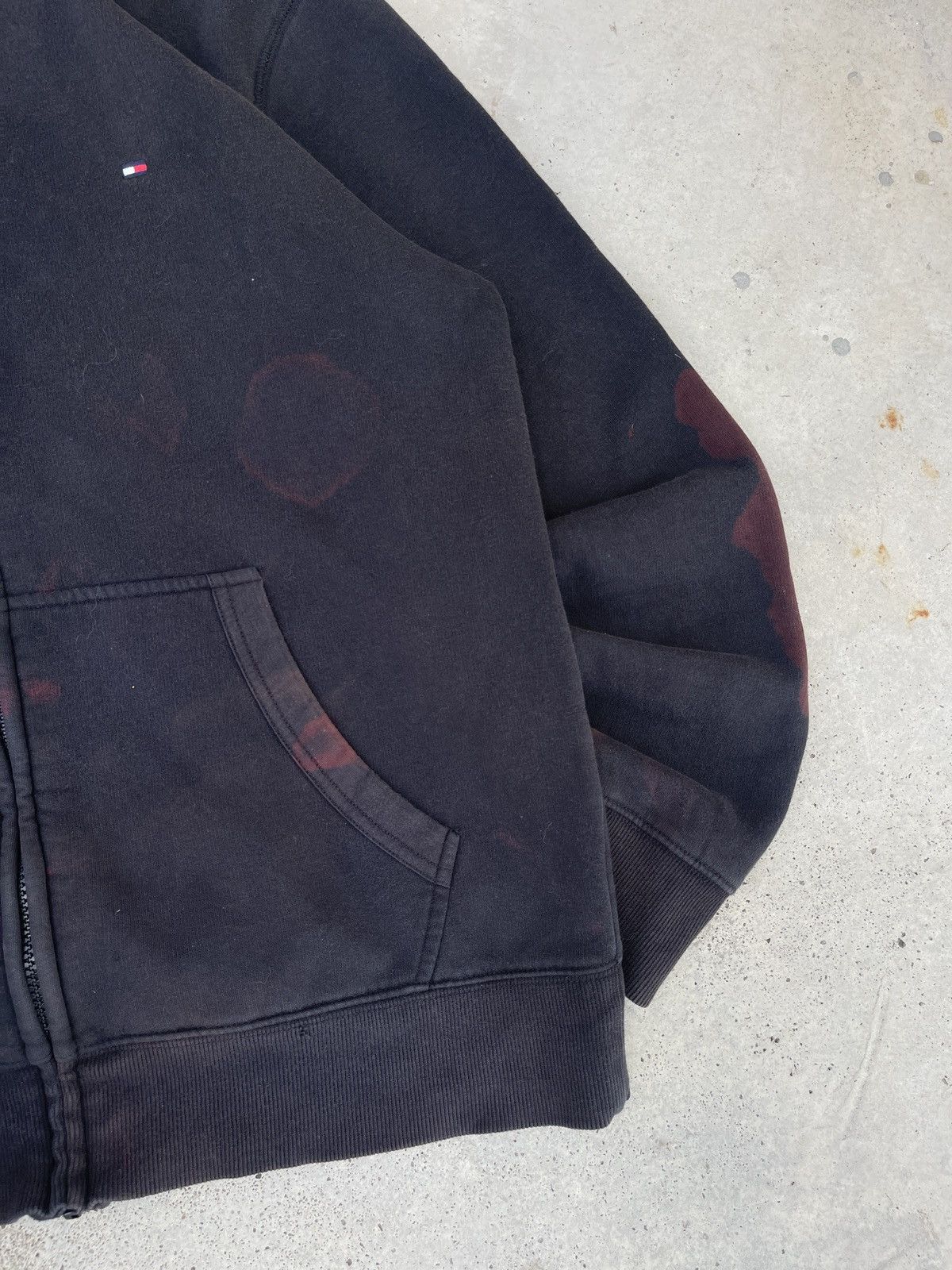 Tommy Hilfiger × Vintage Vintage Faded Black Tommy Hilfiger Zip Up Hoodie Size US L / EU 52-54 / 3 - 6 Thumbnail