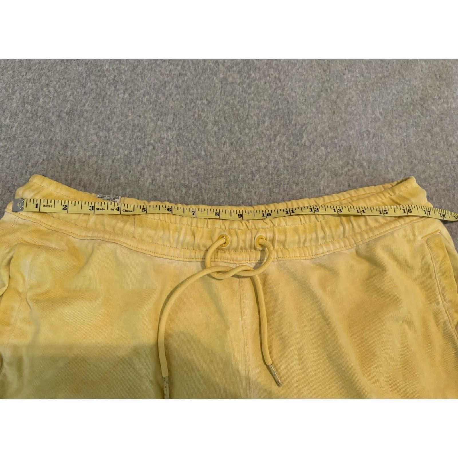 Nike Nike Sweat Shorts Mens L Yellow Casual Activewear Drawstring Cotton Solid Weekend Size US 33 - 7 Thumbnail