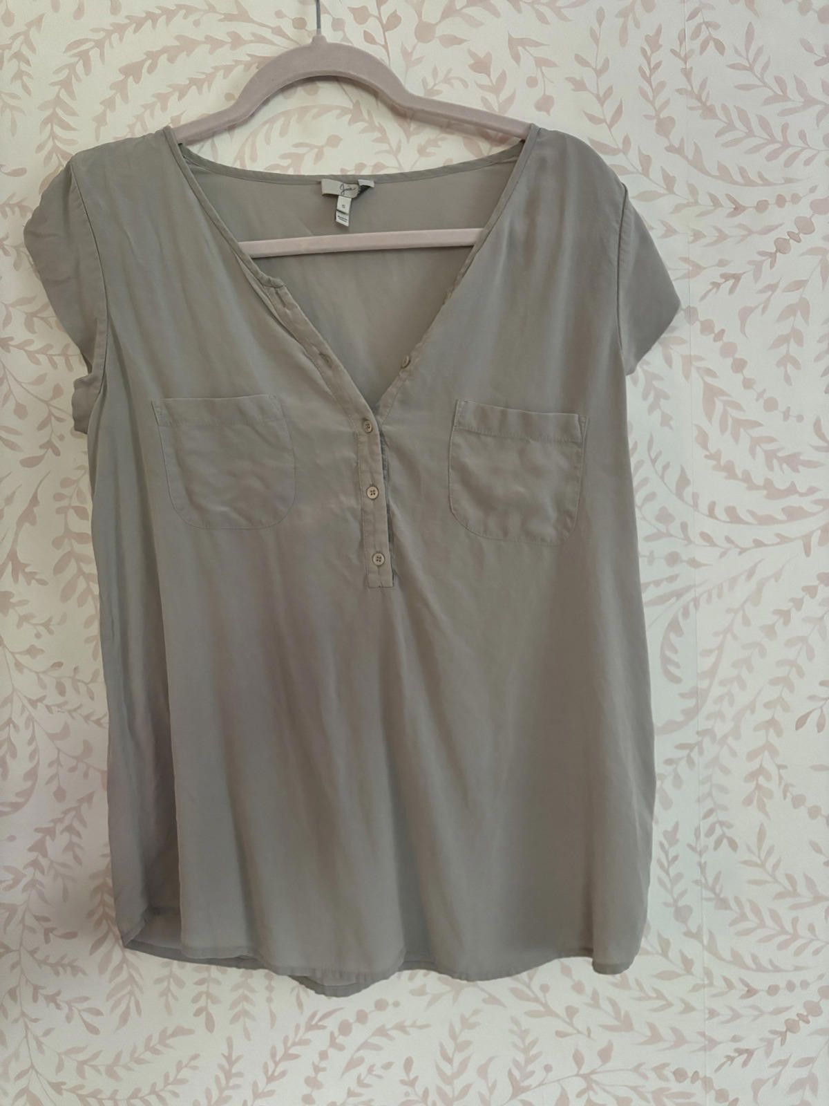 Jones New York 100% Silk Joie Casual V-Neck Top - Size S Size S / US 4 / IT 40 - 1 Thumbnail
