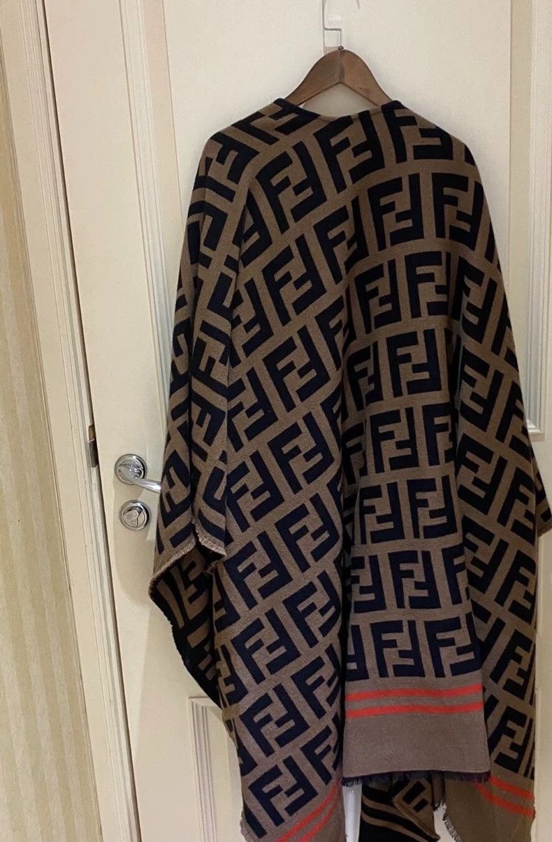 Fendi FENDI size14*26 A cloak with old flowers and a scarf over t Size ONE SIZE - 2 Thumbnail