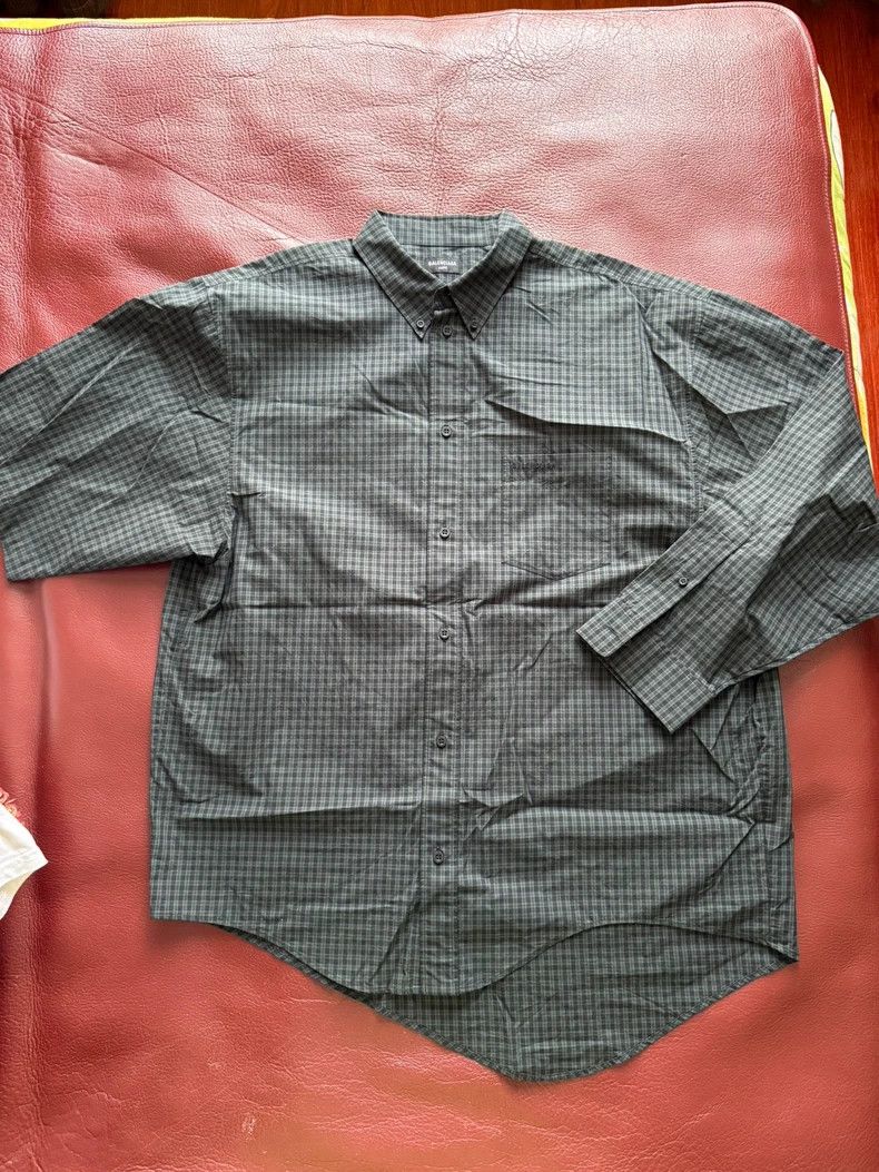 Balenciaga Balenciaga Irregular shirt embroidered logo on chest Size US L / EU 52-54 / 3 - 2 Thumbnail