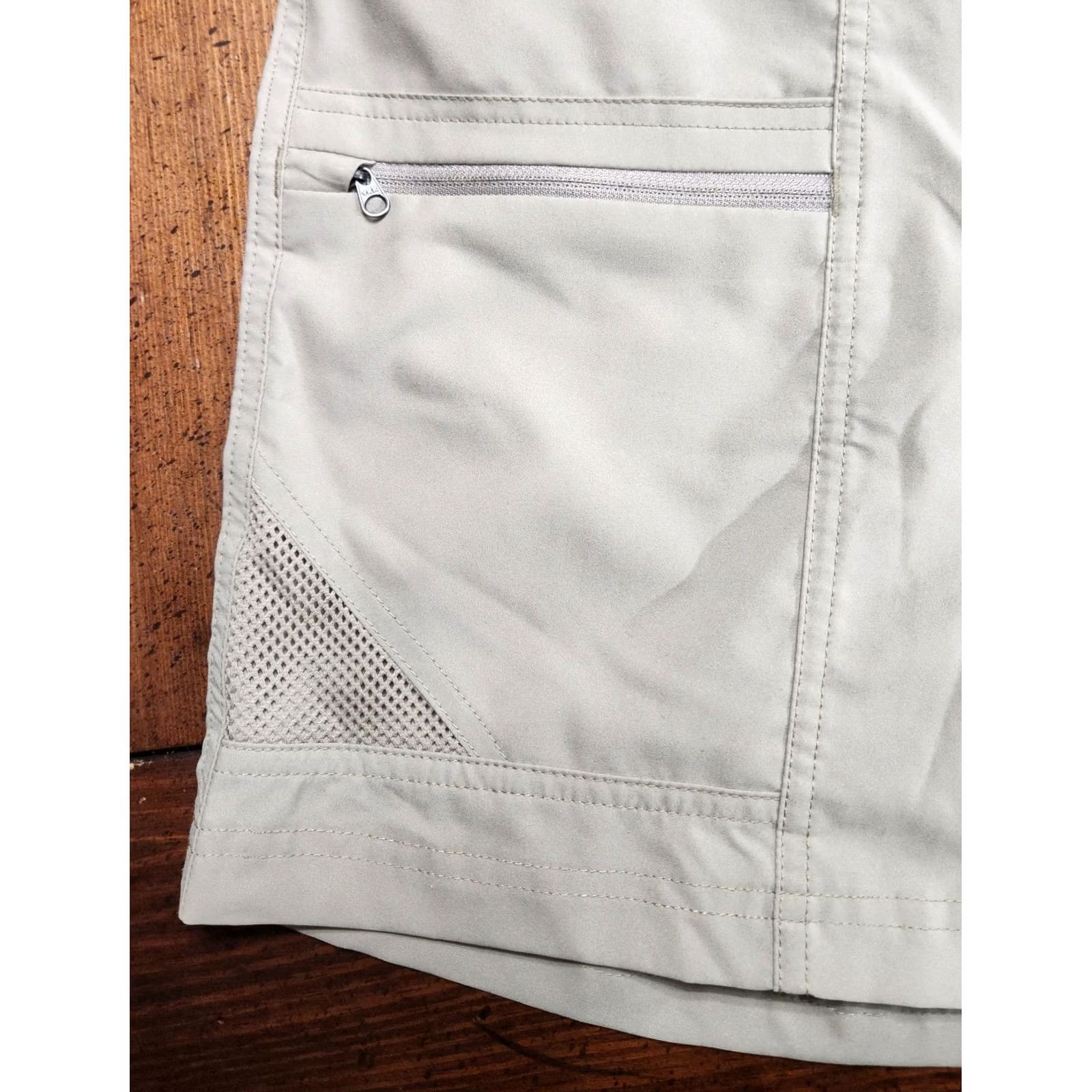 Vintage Columbia Women's Bermuda Shorts Size L/10L Elastic Waist Belted Brown Solid 9in Inseam Quick Dry Moisture Wicking Lightweight Logo Size 32" / US 10 / IT 46 - 4 Thumbnail
