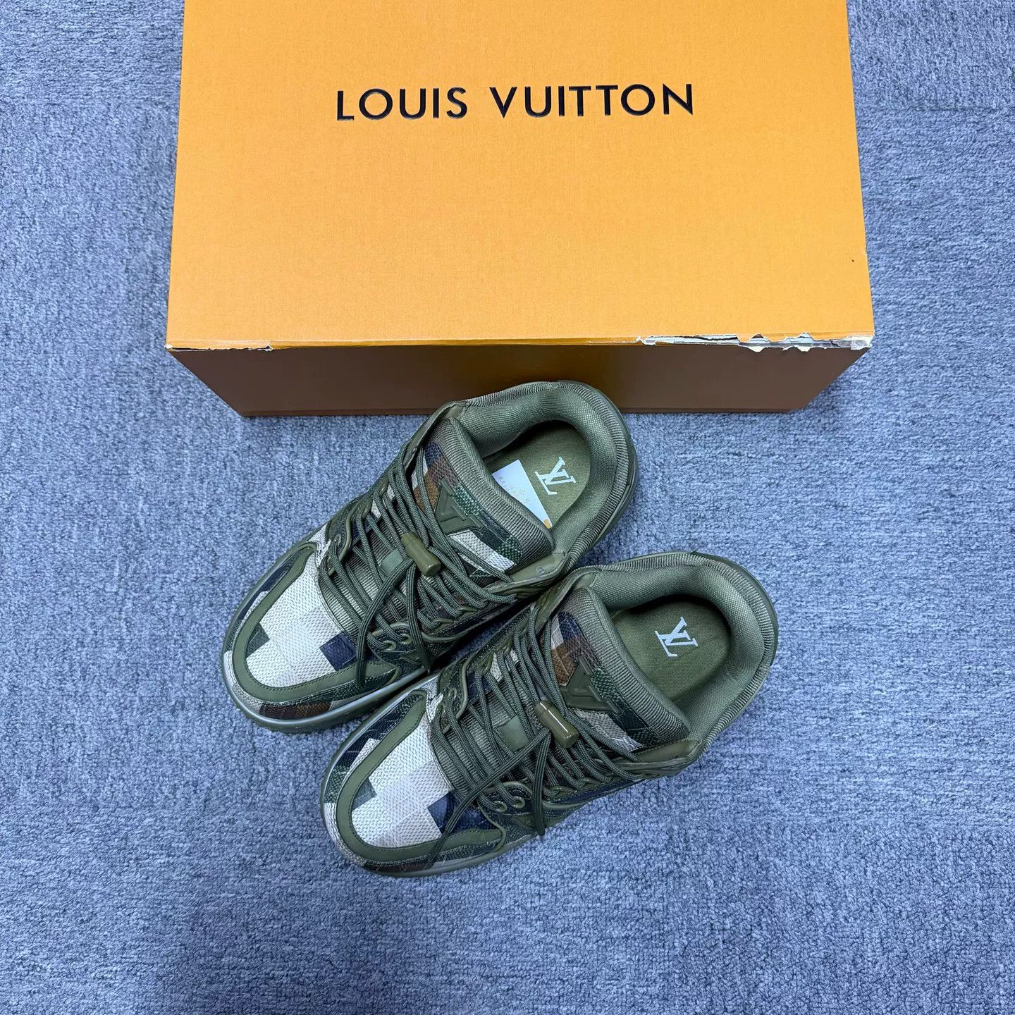 Louis Vuitton Louis Vuitton Leather Green Lowtop Sneakers 7.5 Women Size US 7.5 / IT 37.5 - 1 Thumbnail