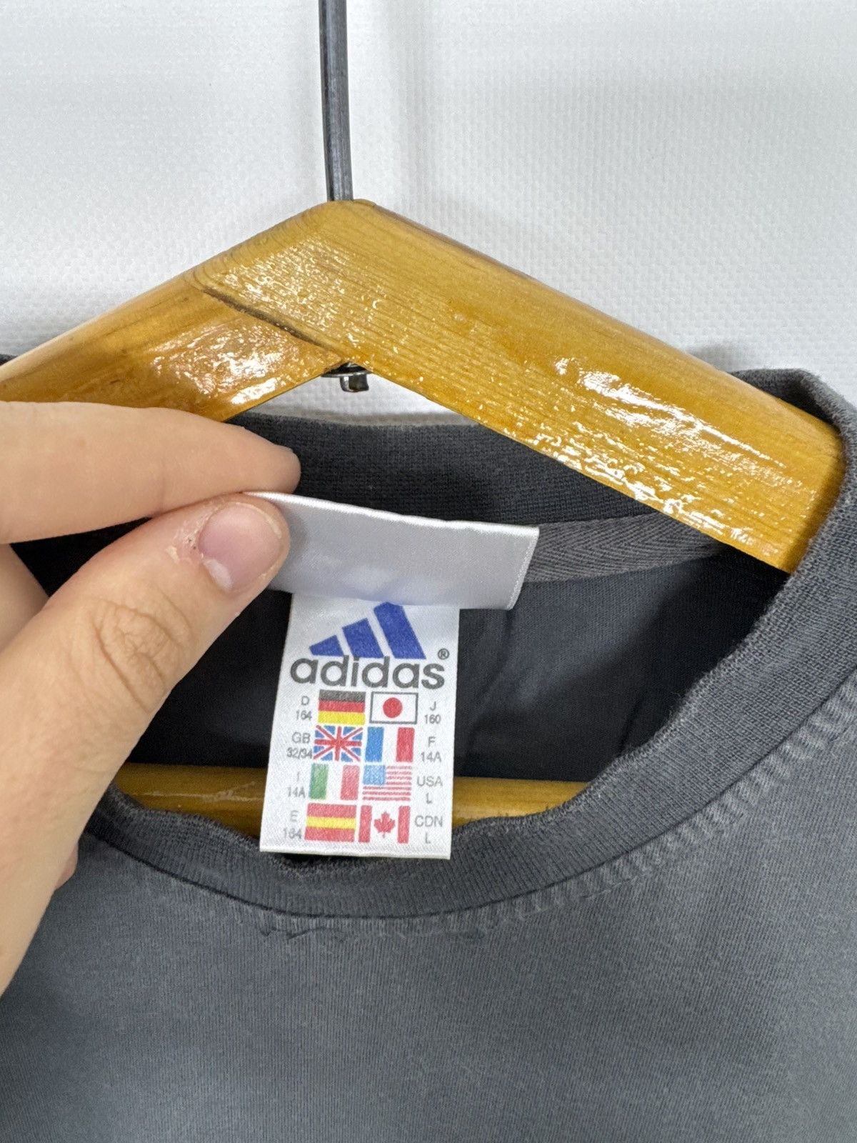 Adidas Vintage Adidas Big Logo T-Shirt 90’s Size US L / EU 52-54 / 3 - 9 Thumbnail