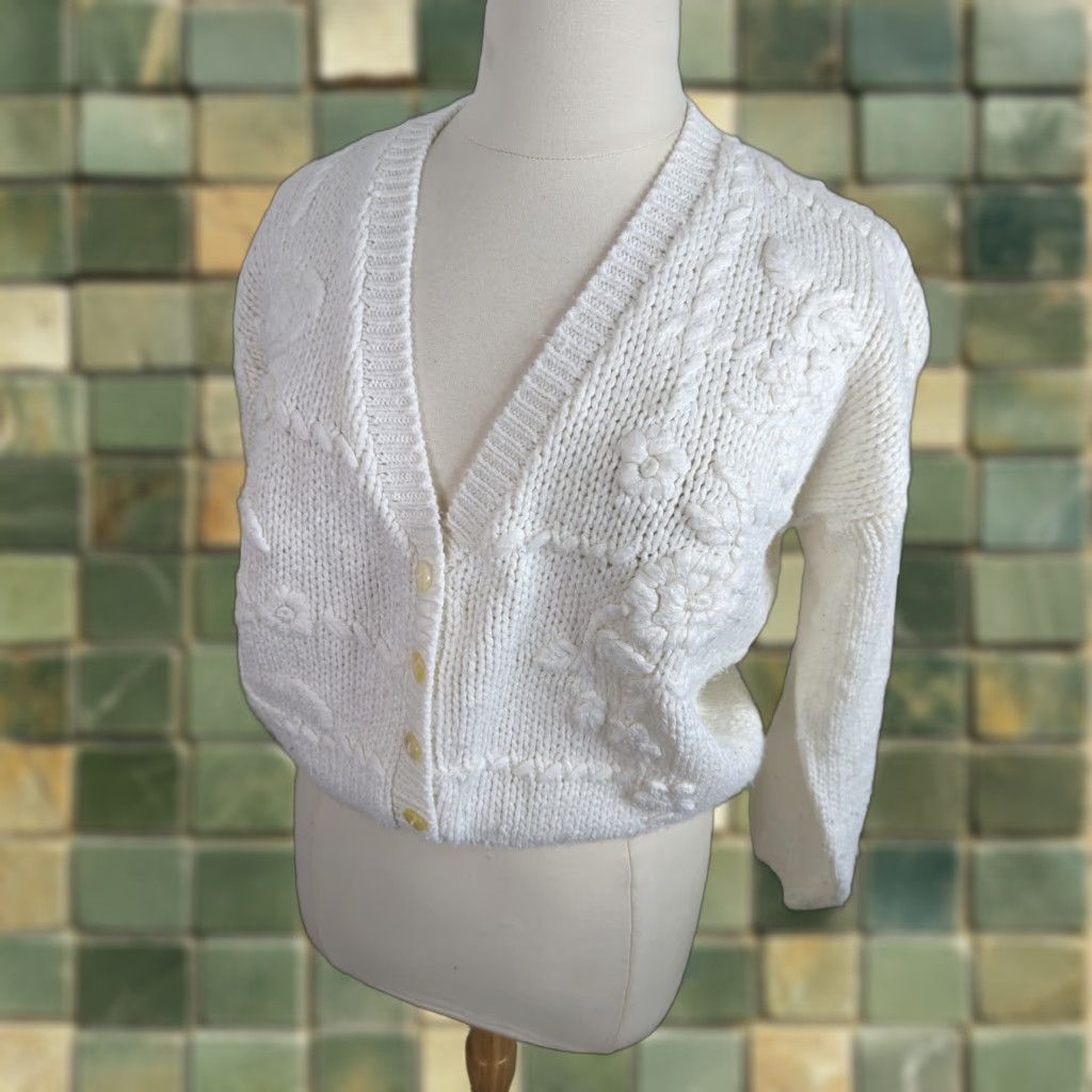 Vintage VINTAGE Rose Floral Embroiderd White Cardigan Sweater Womens Large S8C Cottagecore Size L / US 10 / IT 46 - 1 Thumbnail