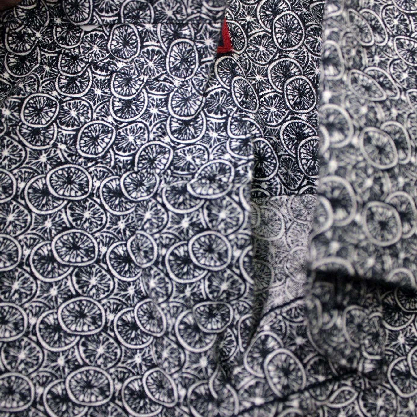 UNTUCKit UNTUCKit AOP Shirt Mens XL Blue Tavira Wheels All Over Print Cotton Short Sleeve Button-Up Shirt Mens XL Blue Geometric Pattern 80s? Size US XL / EU 56 / 4 - 5 Thumbnail