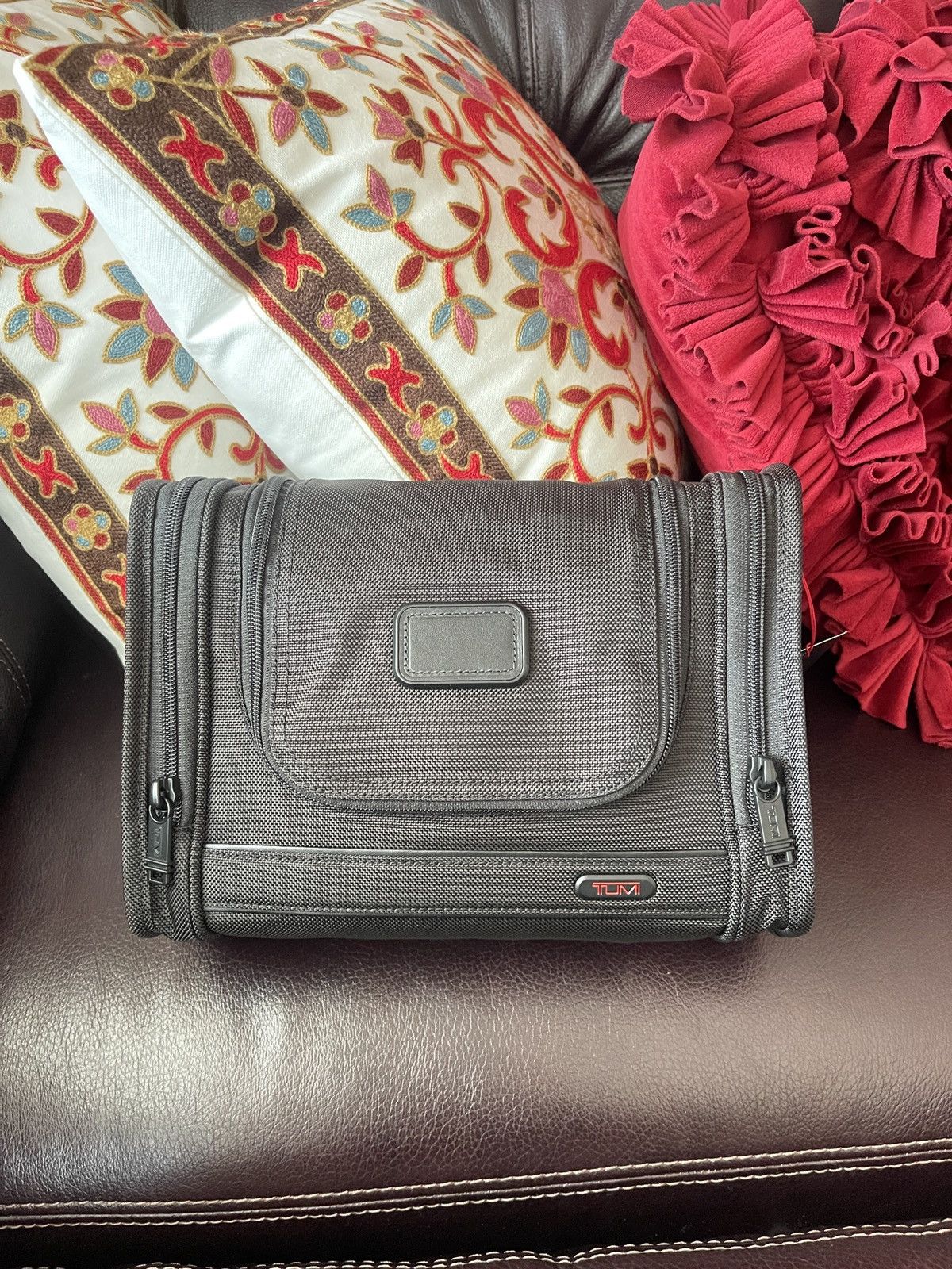 image of Tumi Mens Hanging Travel Kit Size 4X11.75X8 Inches Inches in Black