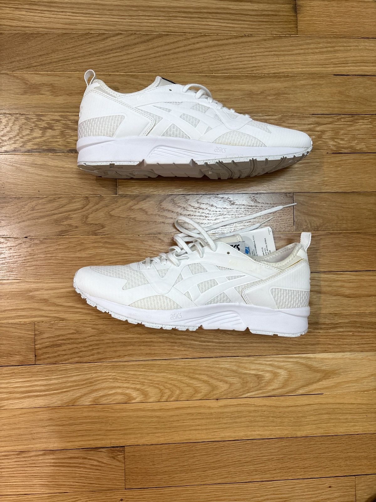 Asics NWT! Men’s Asics Gel Lyte 5! Triple white. Size 11 Size US 11 / EU 44 - 2 Thumbnail