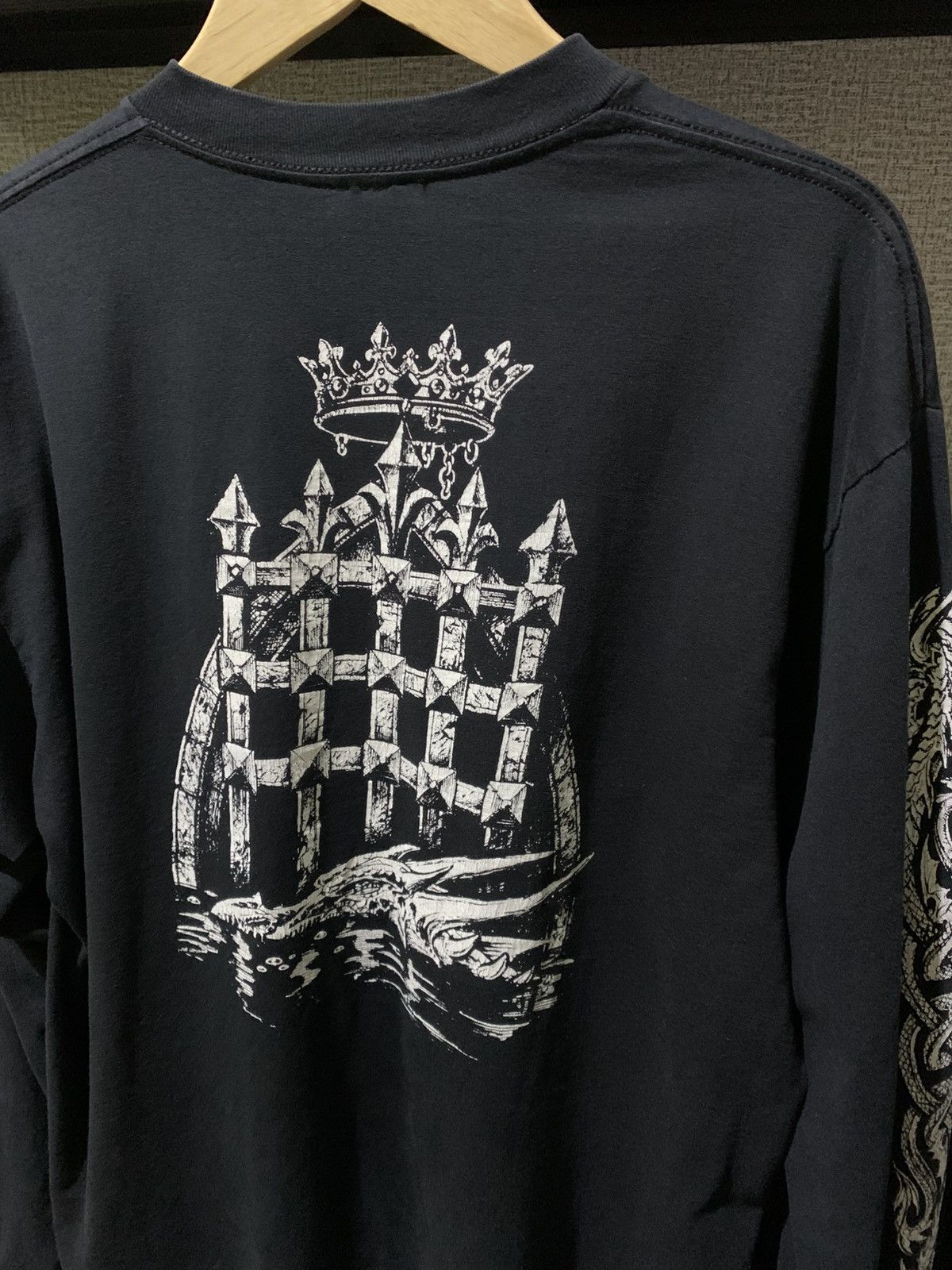 Delta Vintage 2000s Gothic Dragon Long Sleeve Tee Size US L / EU 52-54 / 3 - 2 Thumbnail